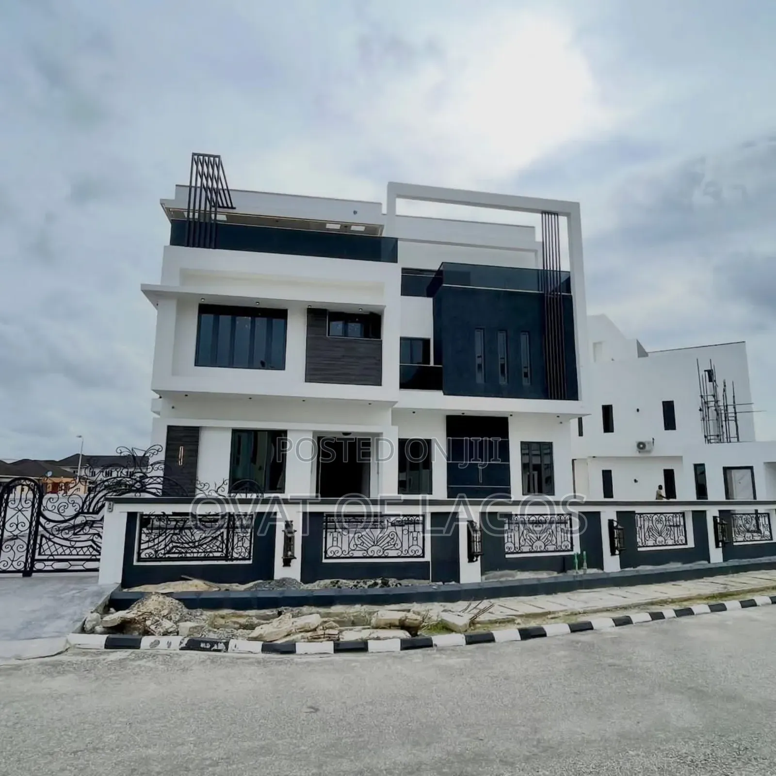 7bdrm Duplex in Pinnock Beach Estate, Osapa london for sale