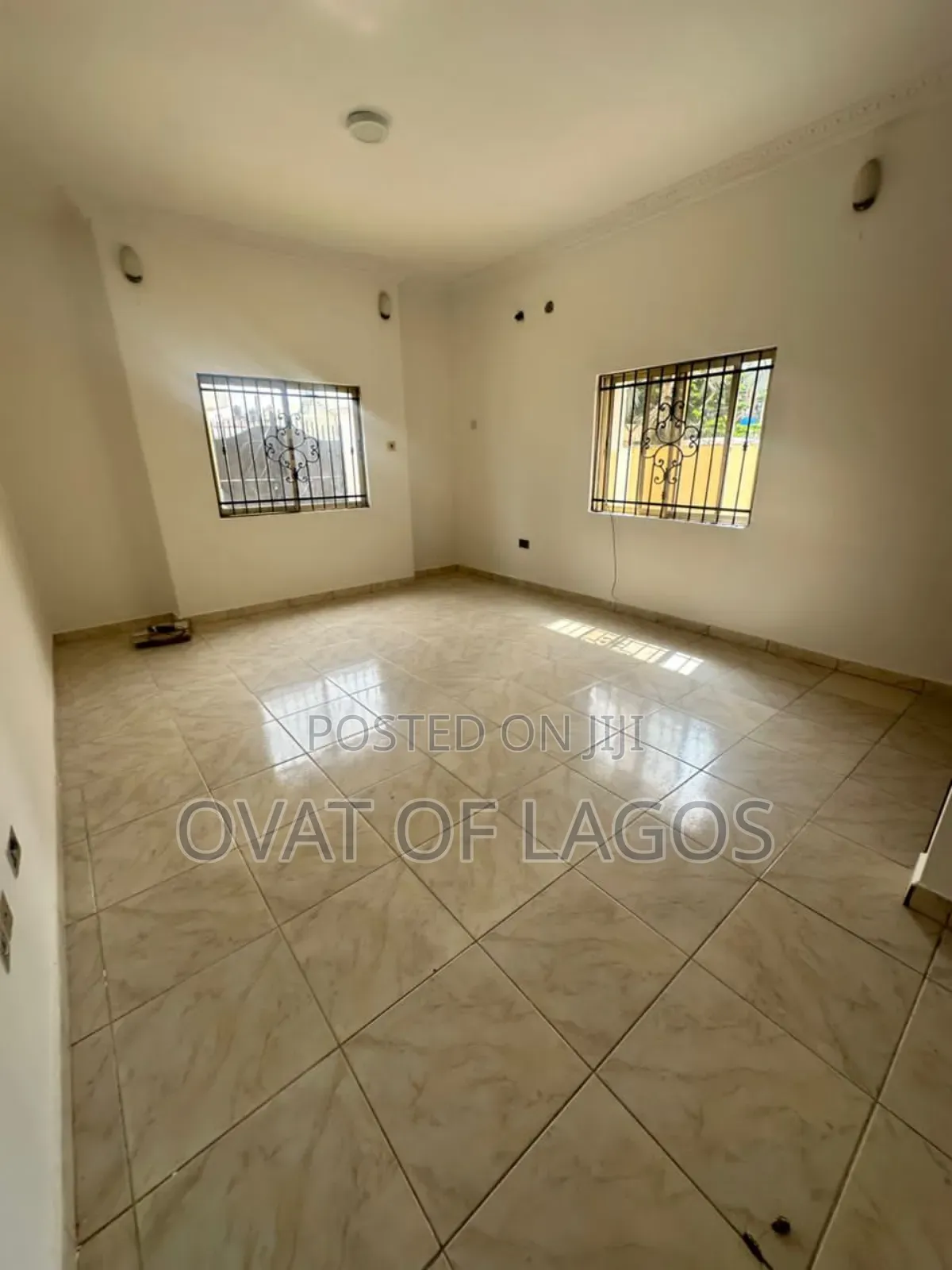 4bdrm Block of Flats in Lekki Phase 1 for rent