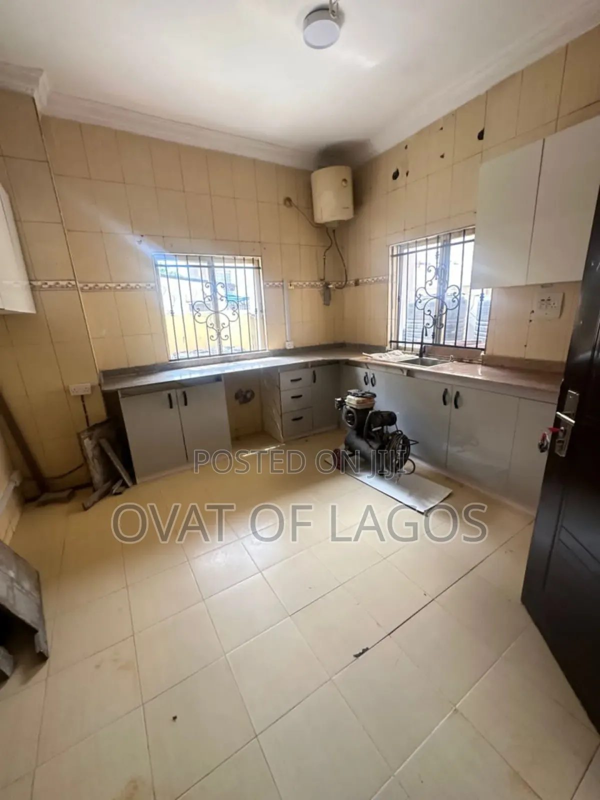 4bdrm Block of Flats in Lekki Phase 1 for rent