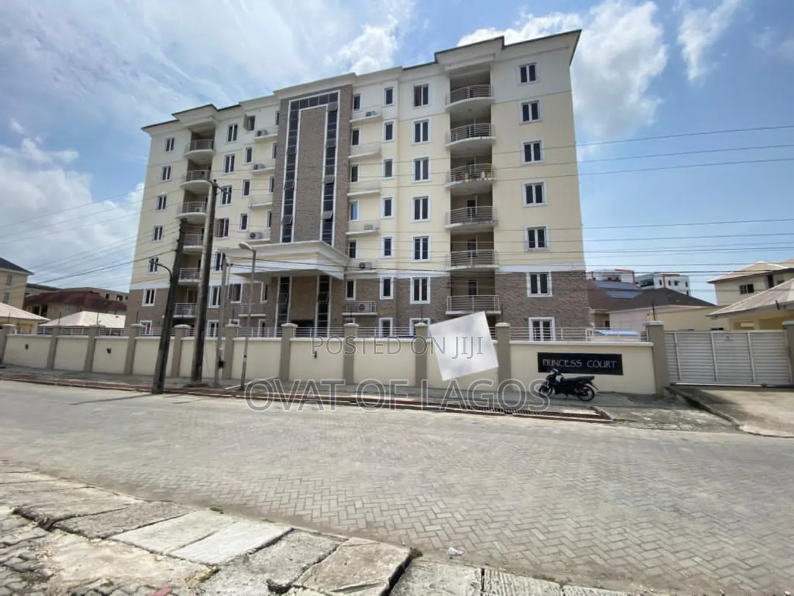 3bdrm Apartment in Lekki Phase 1 for rent
