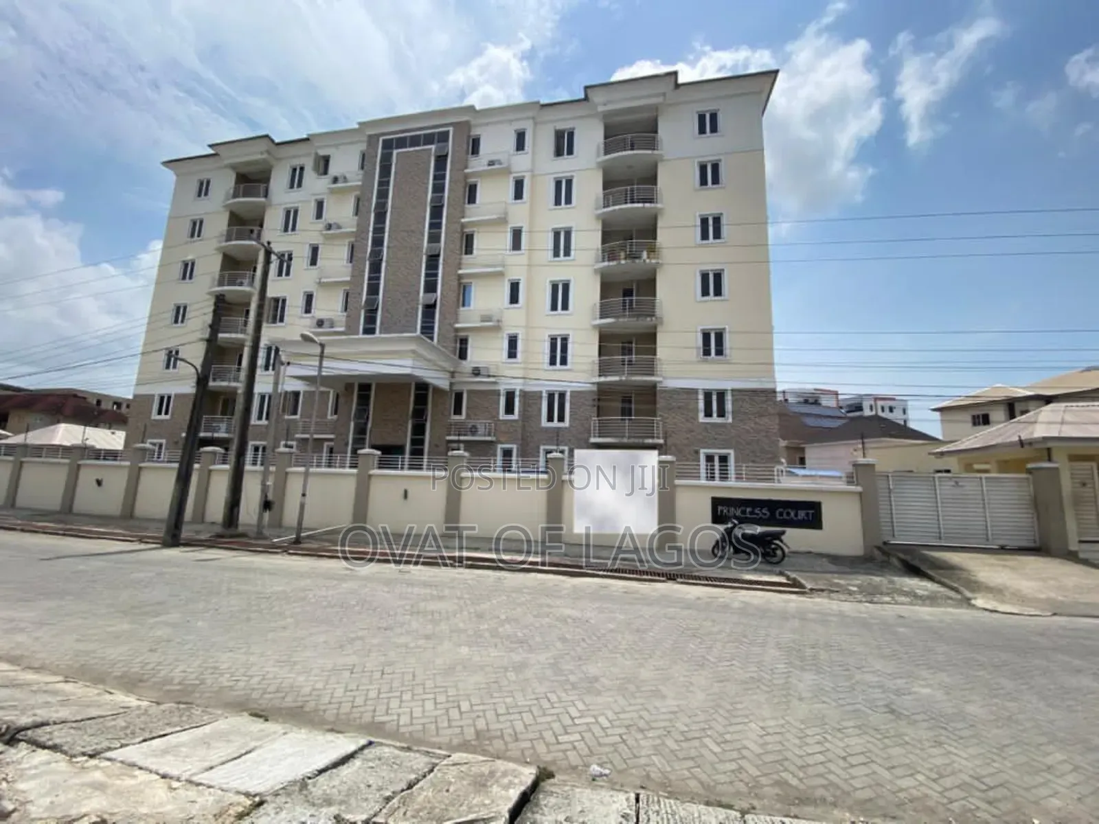 3bdrm Apartment in Lekki Phase 1 for rent