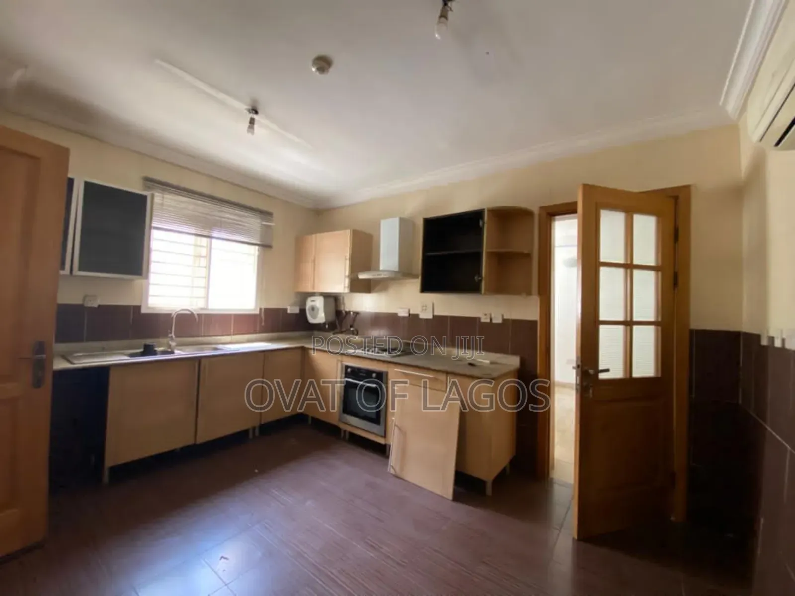 3bdrm Apartment in Lekki Phase 1 for rent