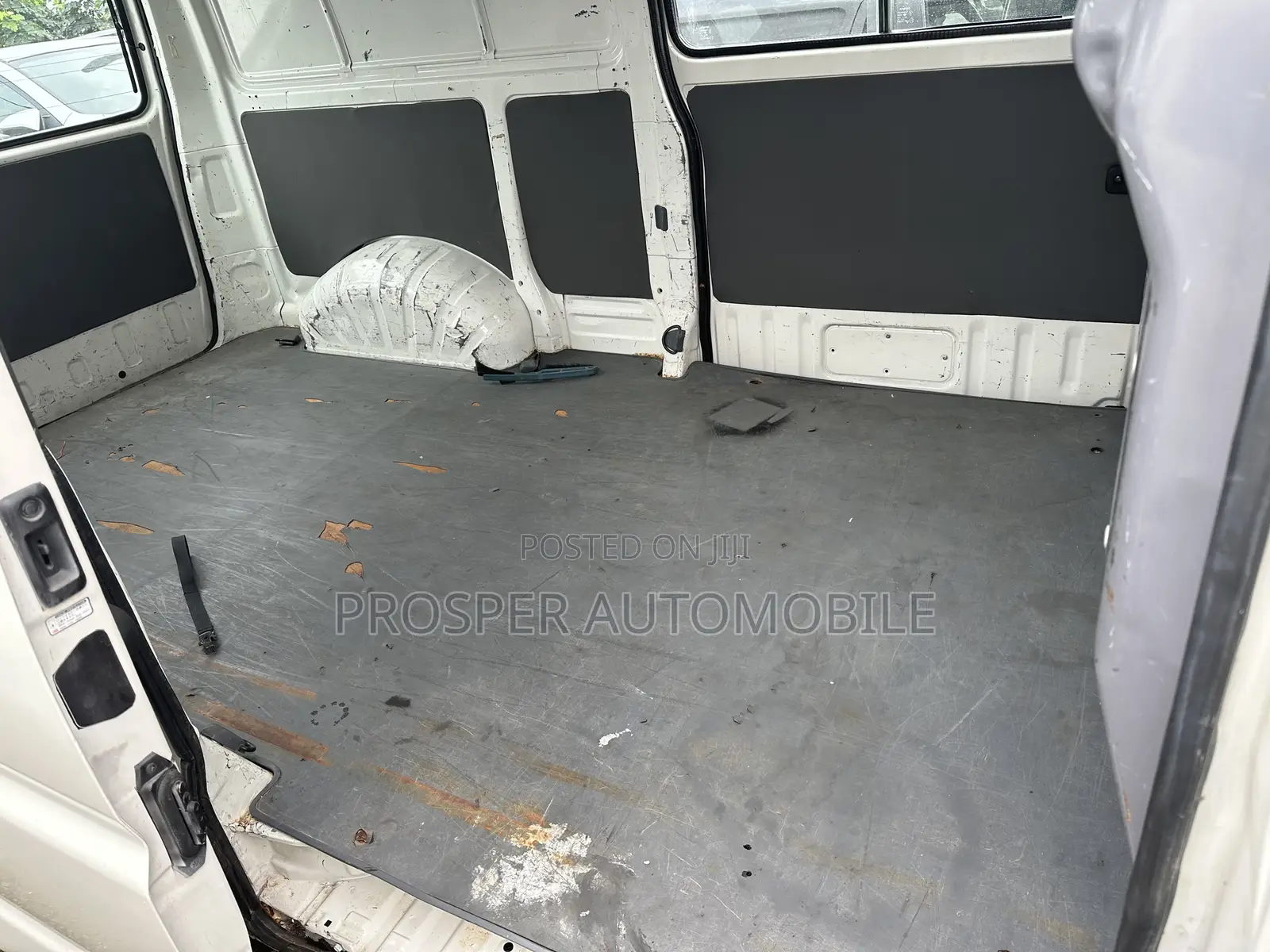 Toyota HiAce 2006 White