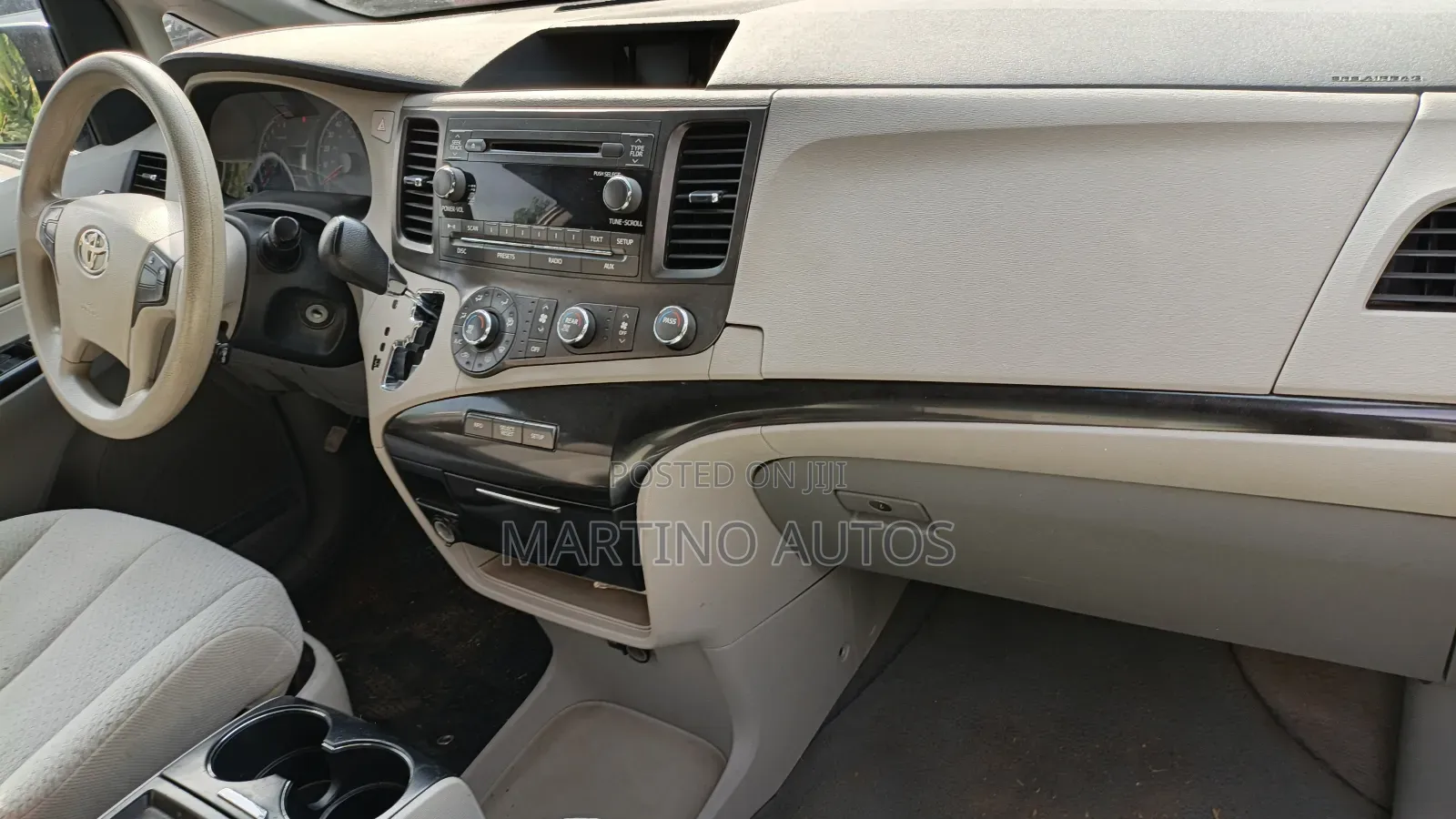 Toyota Sienna 2010 White
