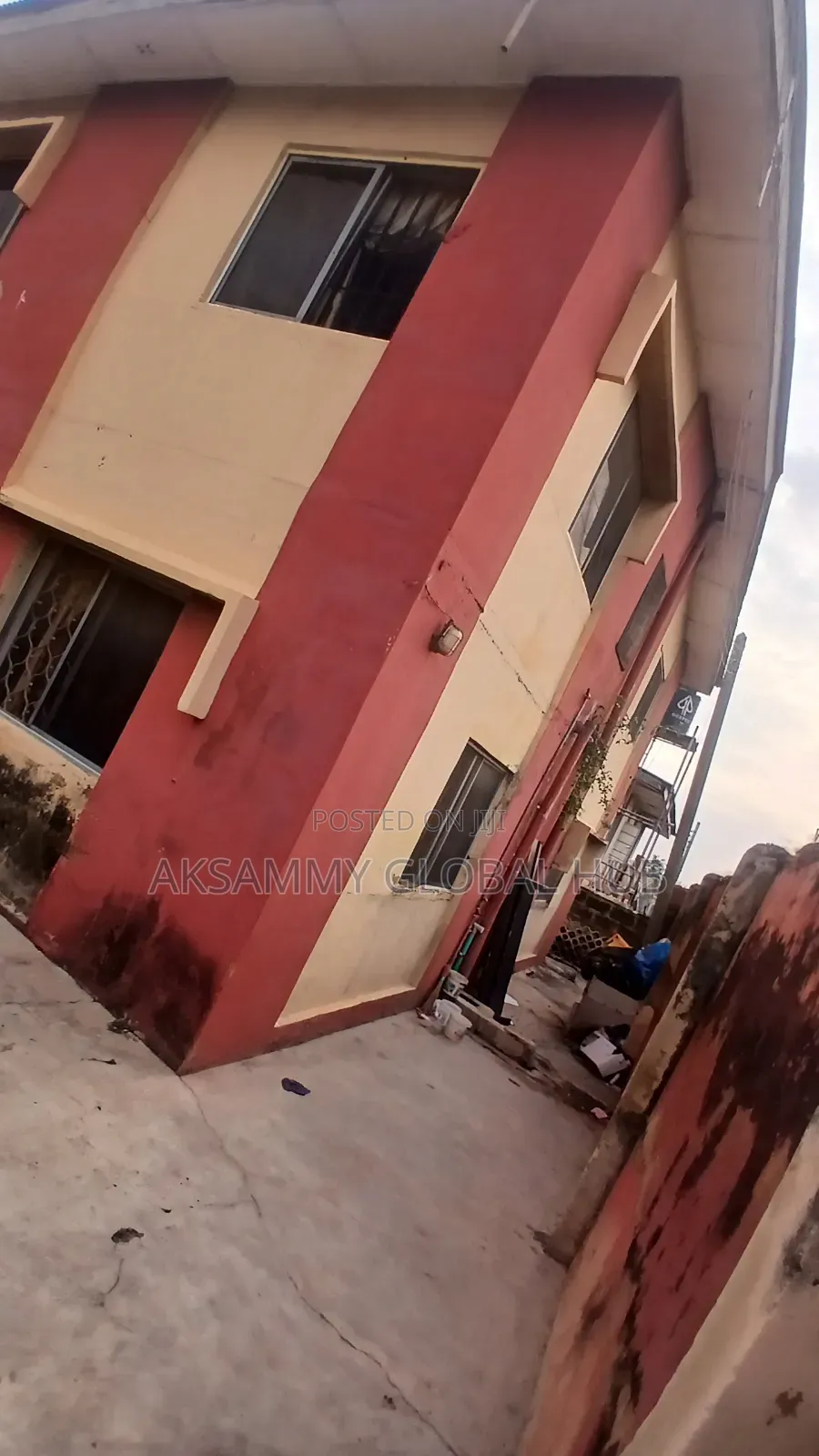 16bdrm Block of Flats in Orogun Estate, Ibadan for sale