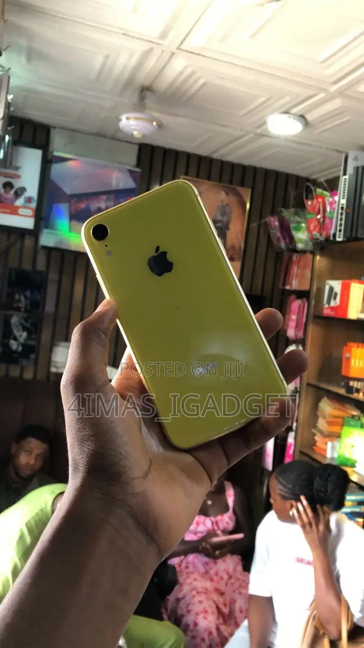 Apple iPhone XR 64 GB Yellow