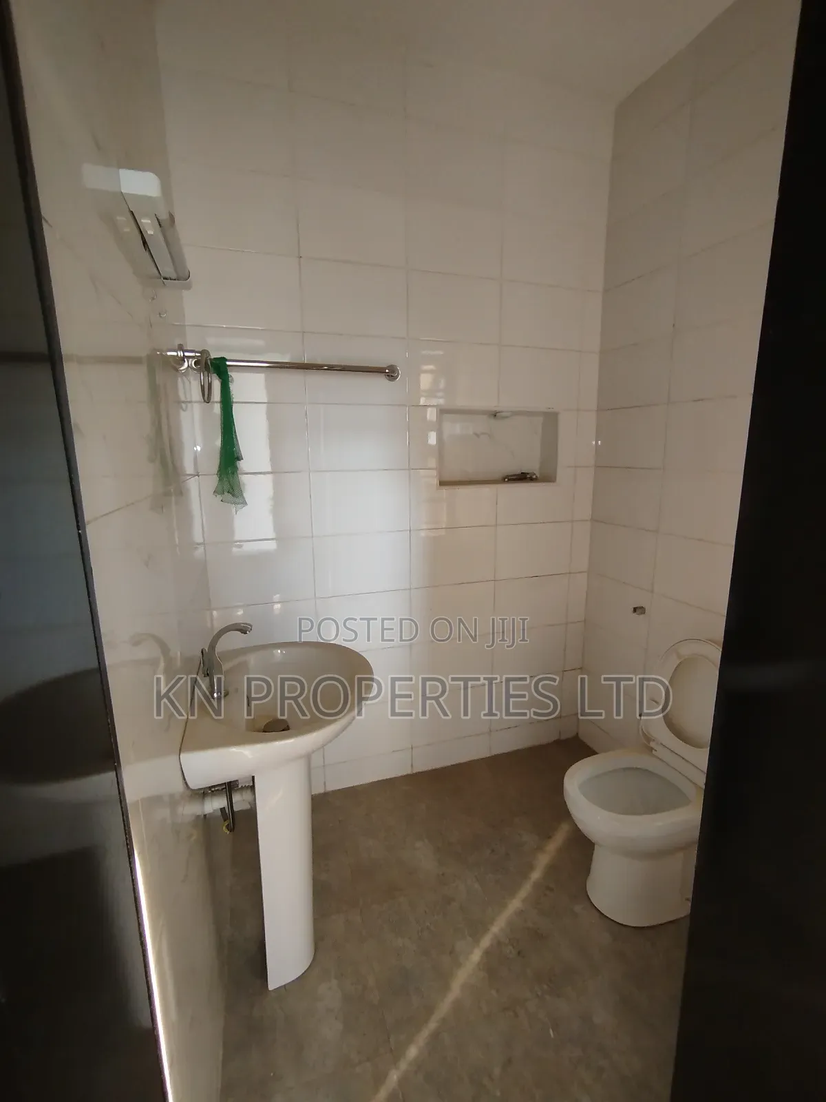 3bdrm Block of Flats in Durumi for rent