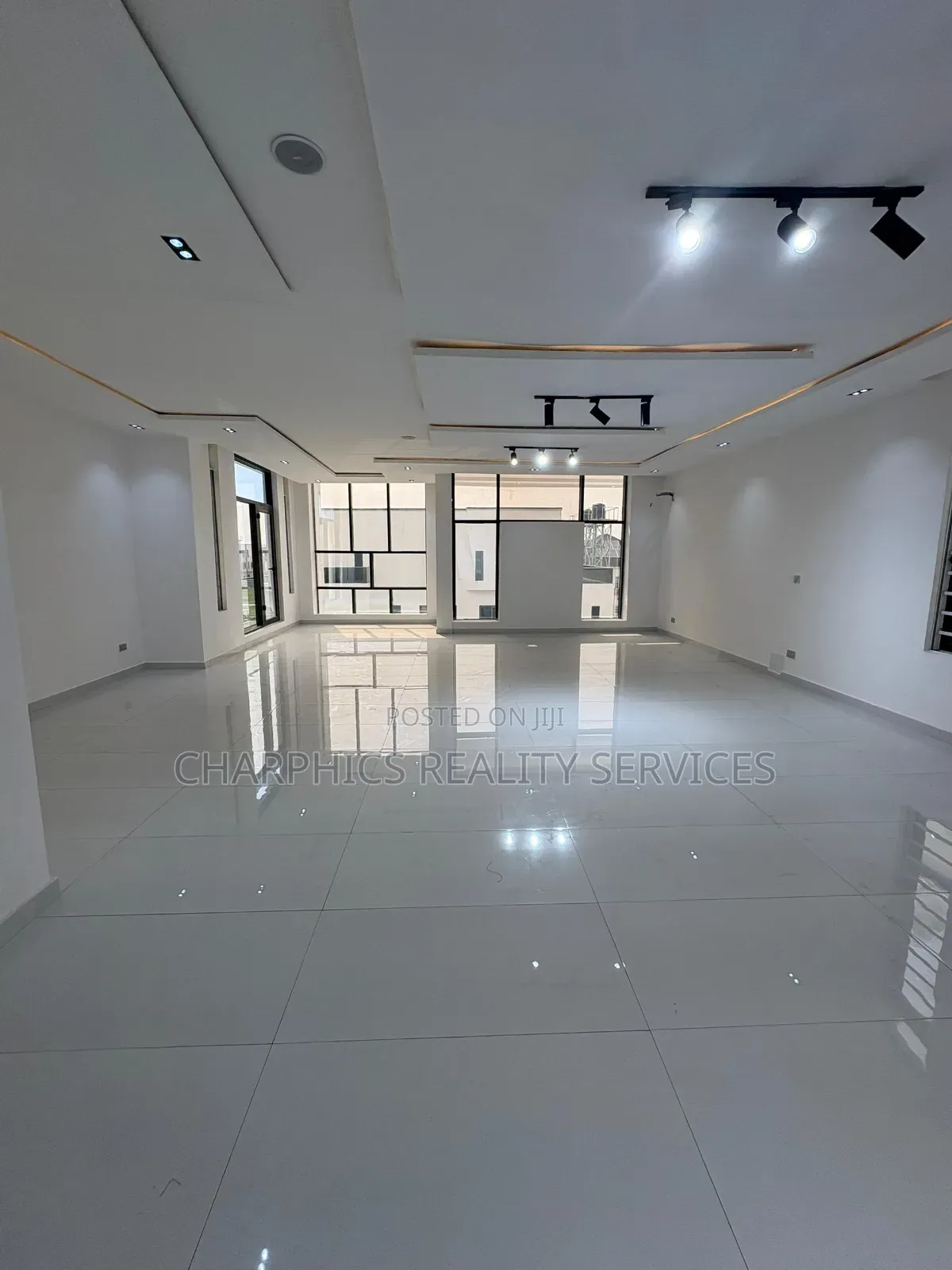 5bdrm Duplex in Lekki Phase 2 for sale