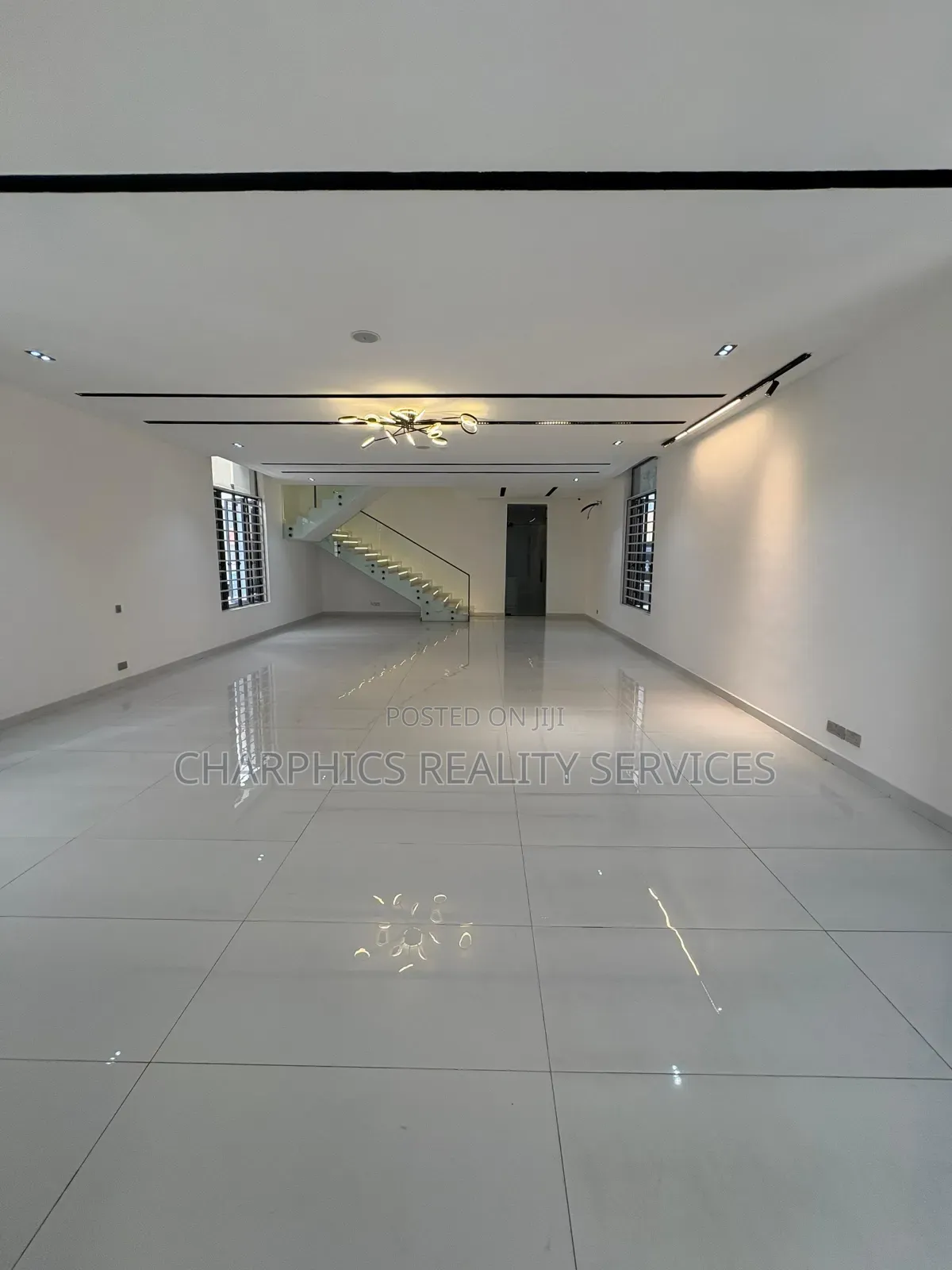 5bdrm Duplex in Lekki Phase 2 for sale
