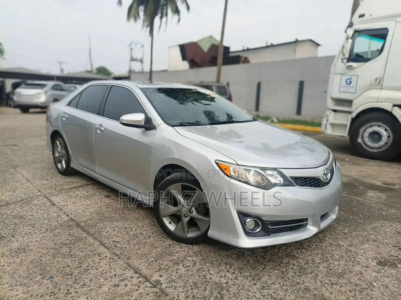 Toyota Camry SE 4dr Sedan w/Prod. End 11/13 (3.5L 6cyl 6A) 2014 Silver