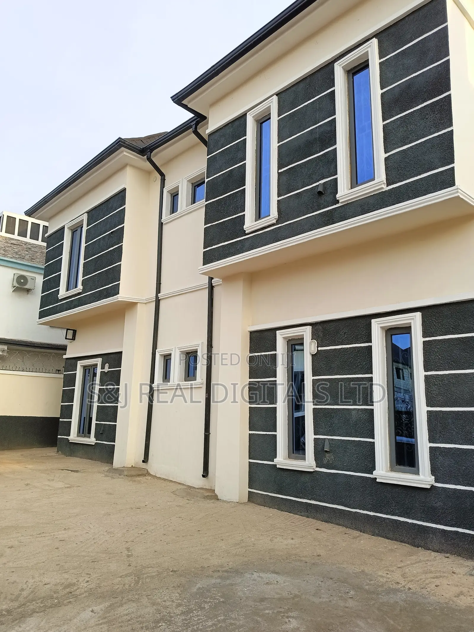 8bdrm Apartment in Kubwa for rent