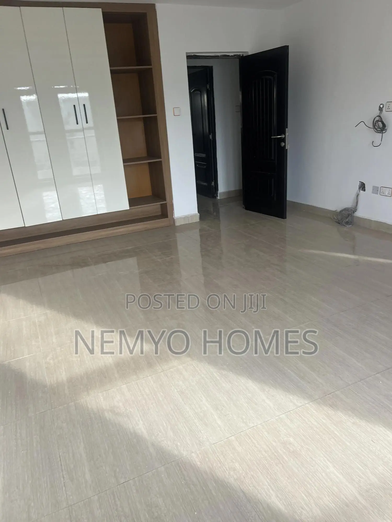 4bdrm Duplex in Gaduwa for sale
