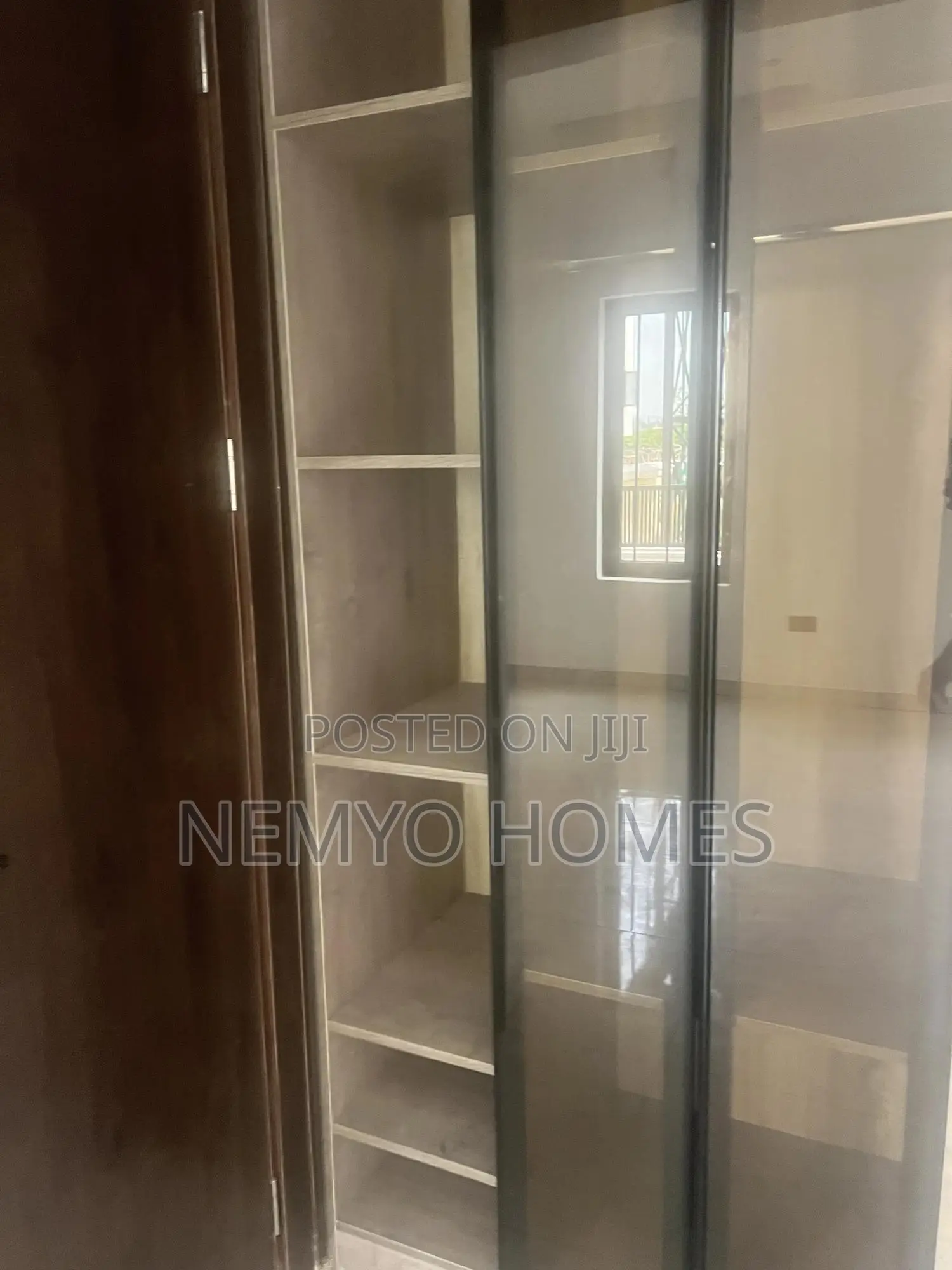 4bdrm Duplex in Gaduwa for sale