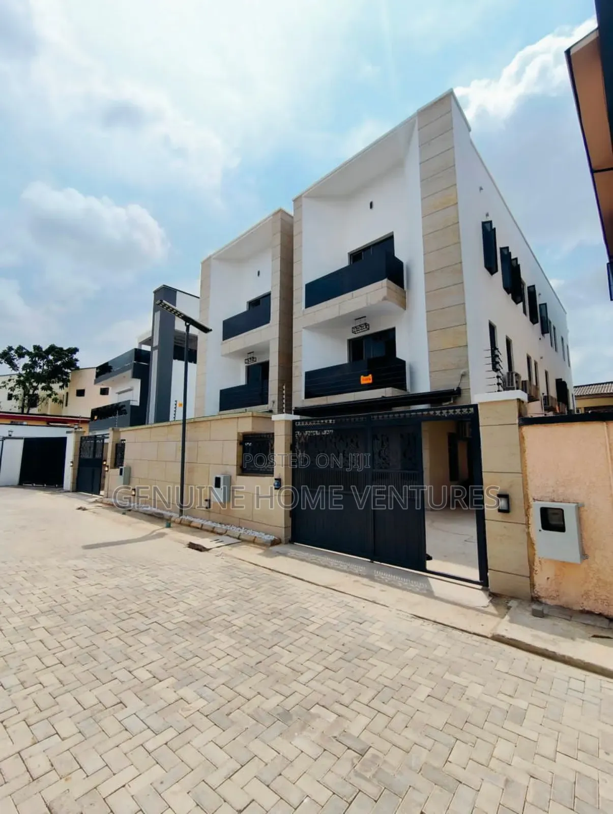 5bdrm Duplex in Ikeja for sale