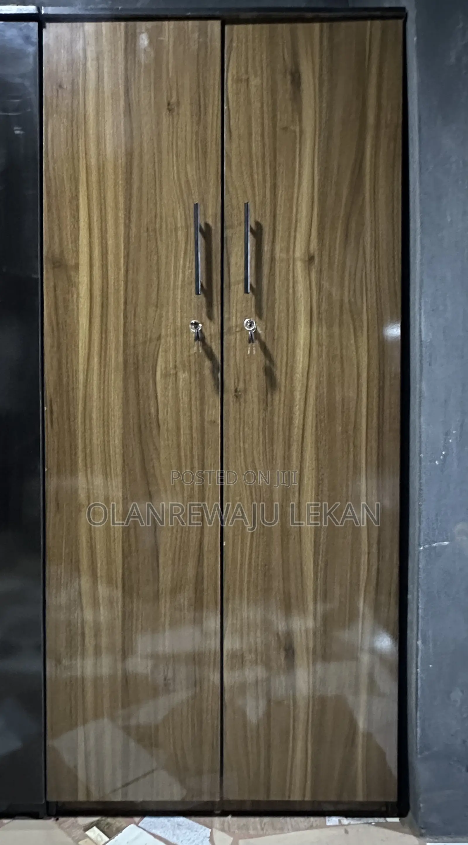 Medium Size Wardrobe (Single-Person)