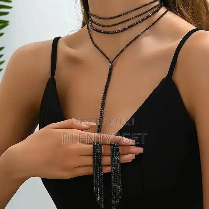 A Jewelry Set Consisting of One Necklace and One Pair of Earrings