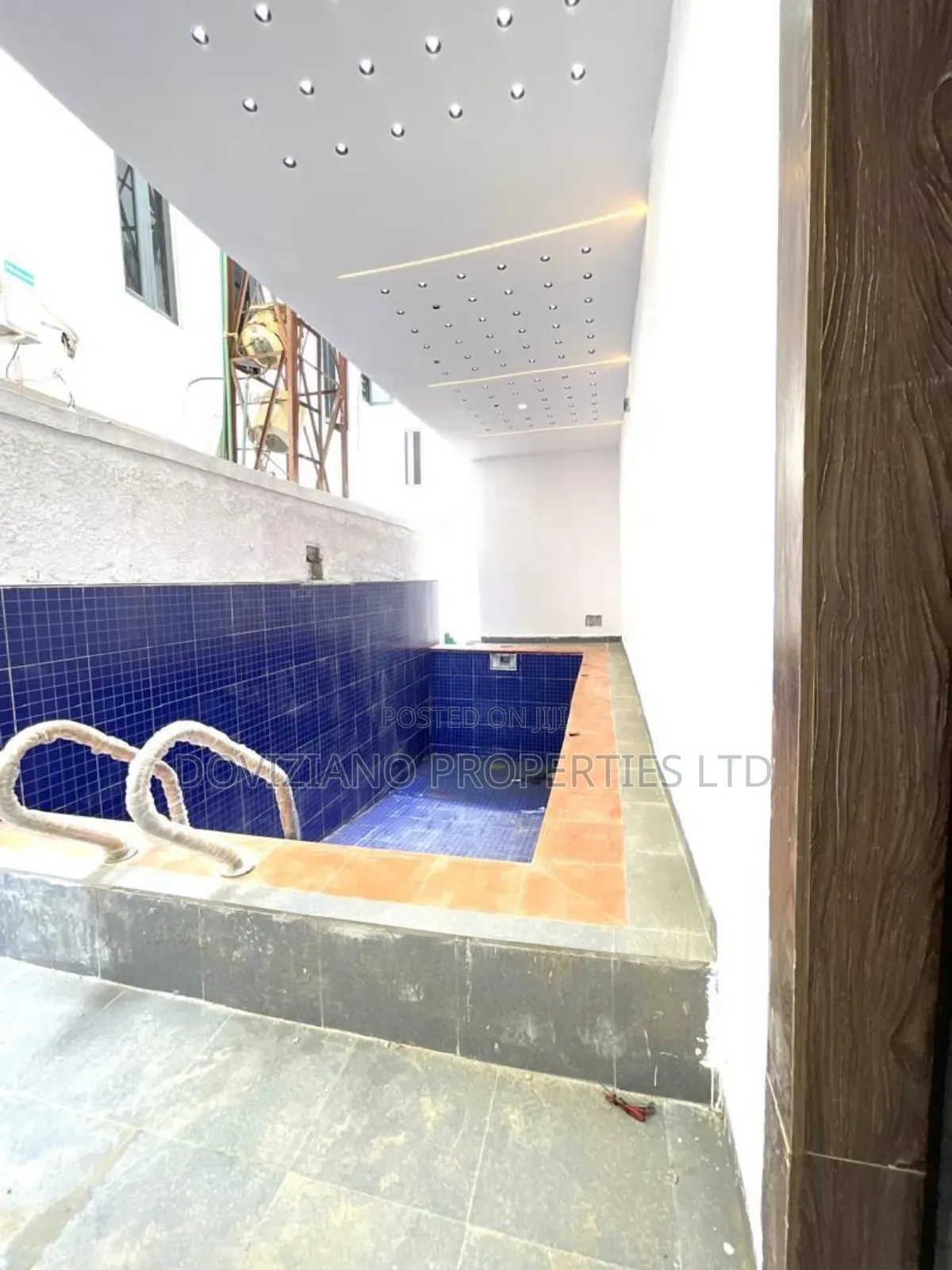 4bdrm Duplex in Ikota for sale