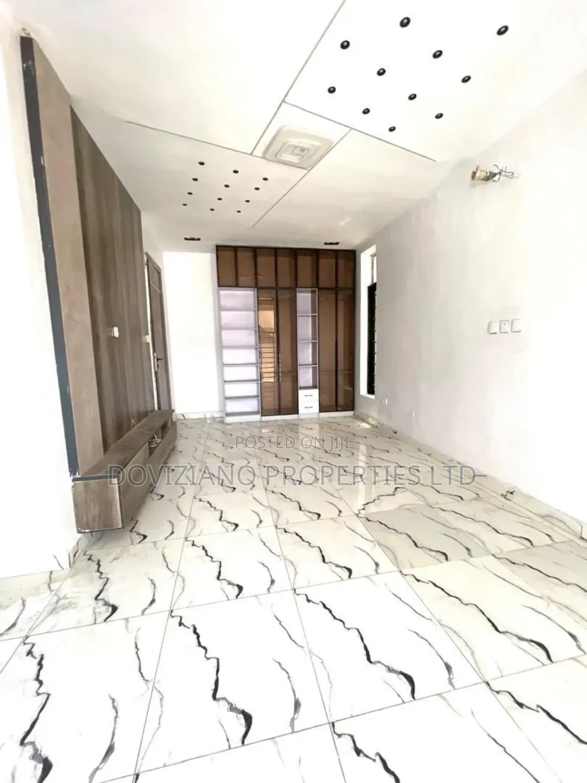 4bdrm Duplex in Ikota for sale