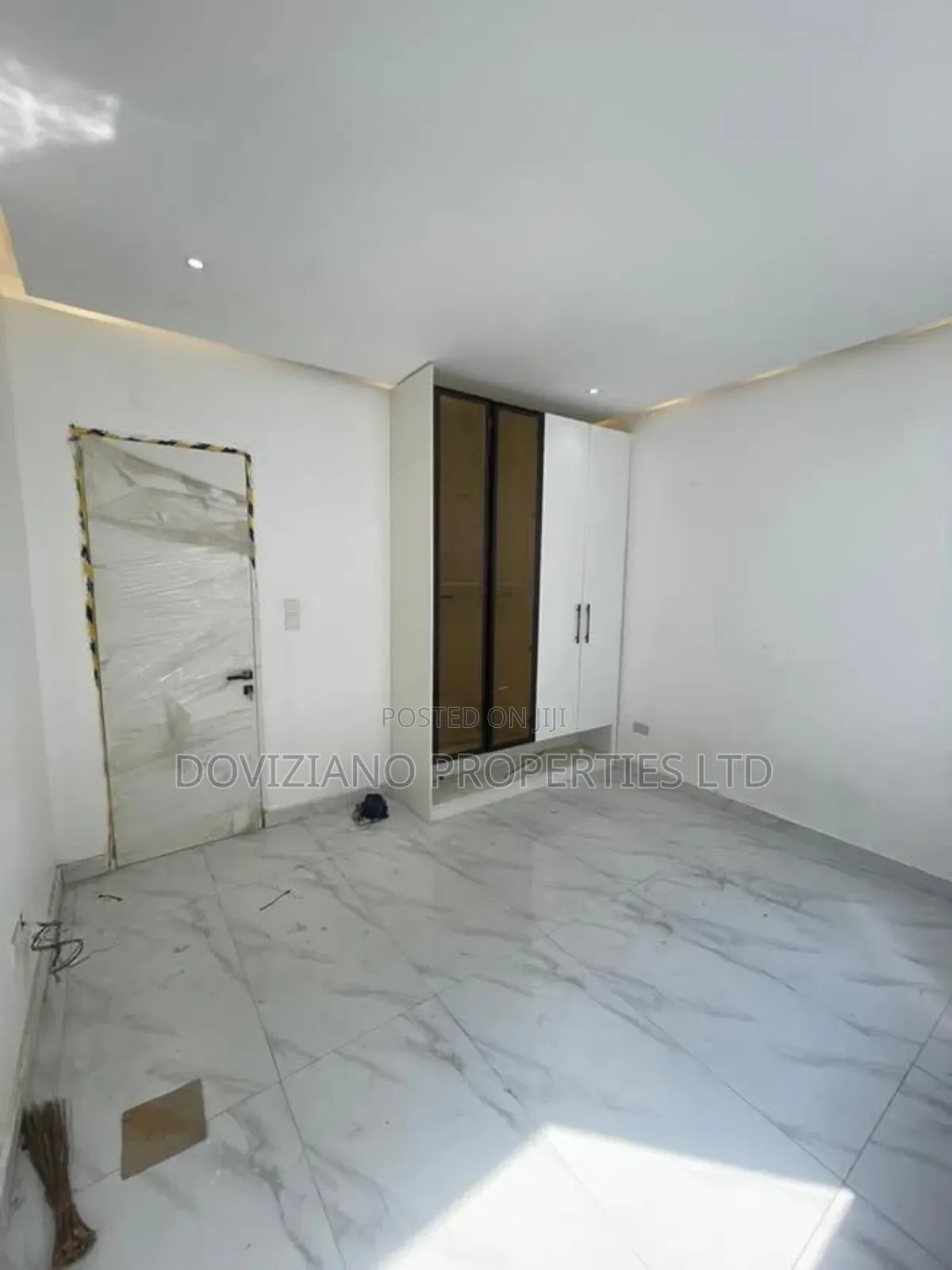 2bdrm Apartment in Lekki Phase 1 for sale