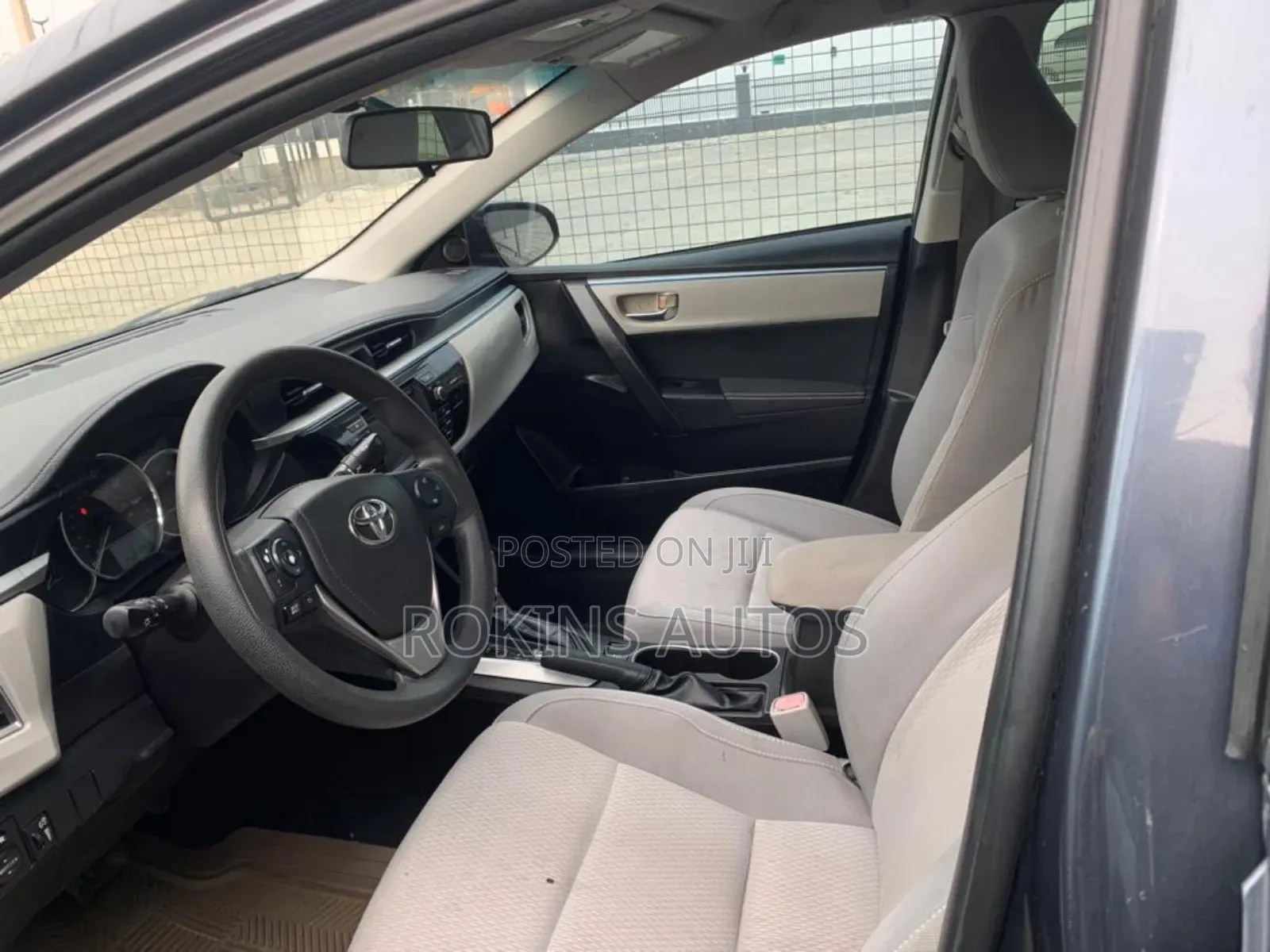 Toyota Corolla LE 4dr Sedan (1.8L 4cyl CVT) 2015 Gray