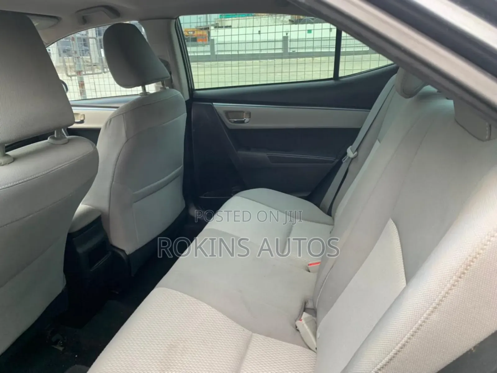 Toyota Corolla LE 4dr Sedan (1.8L 4cyl CVT) 2015 Gray