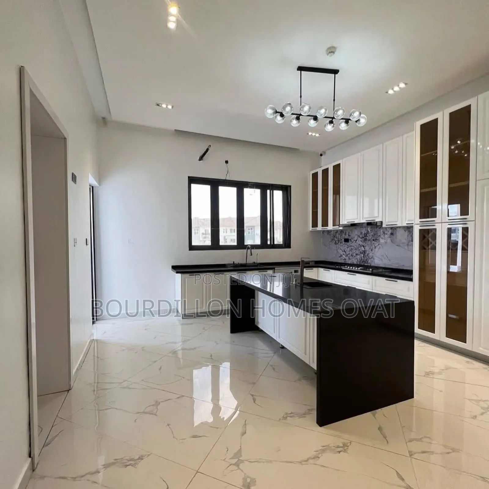 7bdrm Duplex in Pinnock Beach for sale