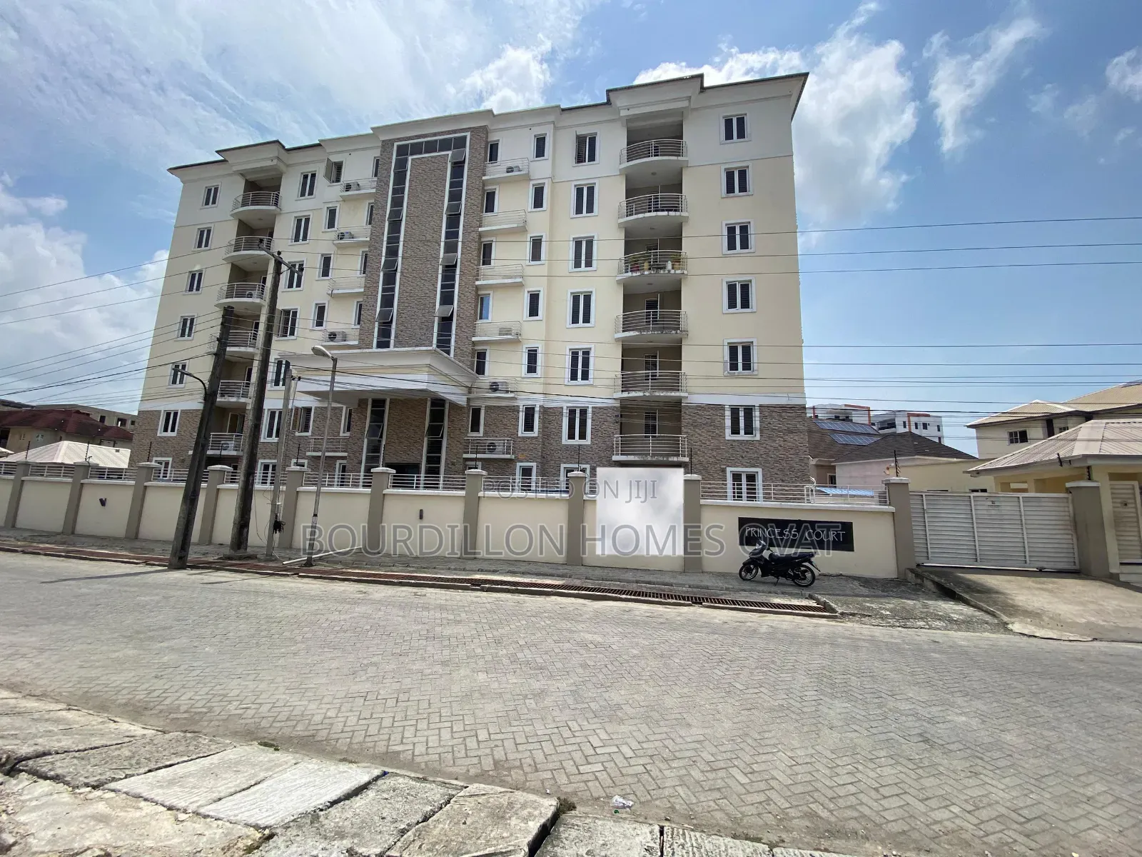 3bdrm Apartment in Lekki Phase 1 Lagos for rent
