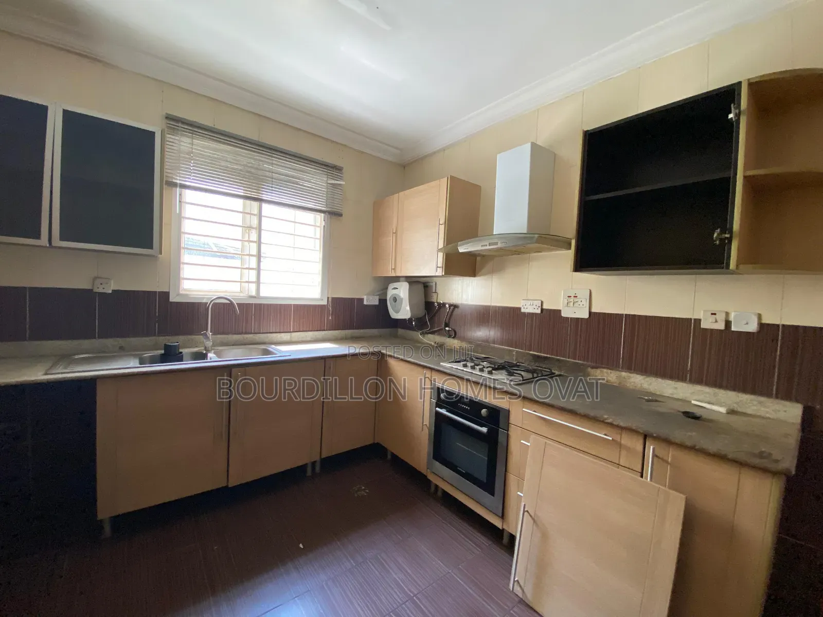 3bdrm Apartment in Lekki Phase 1 Lagos for rent