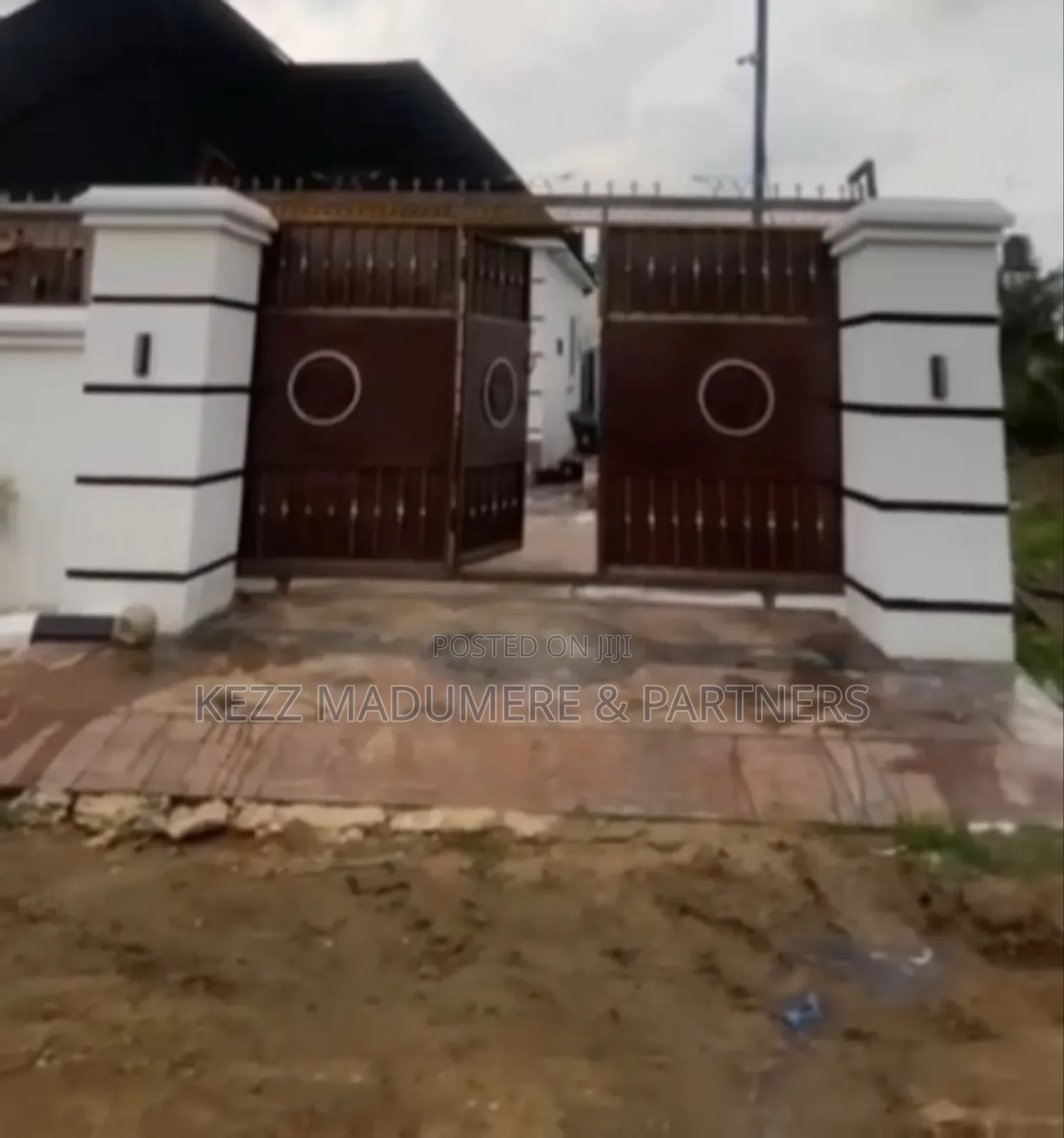 4bdrm Bungalow in Amechi Primary for sale