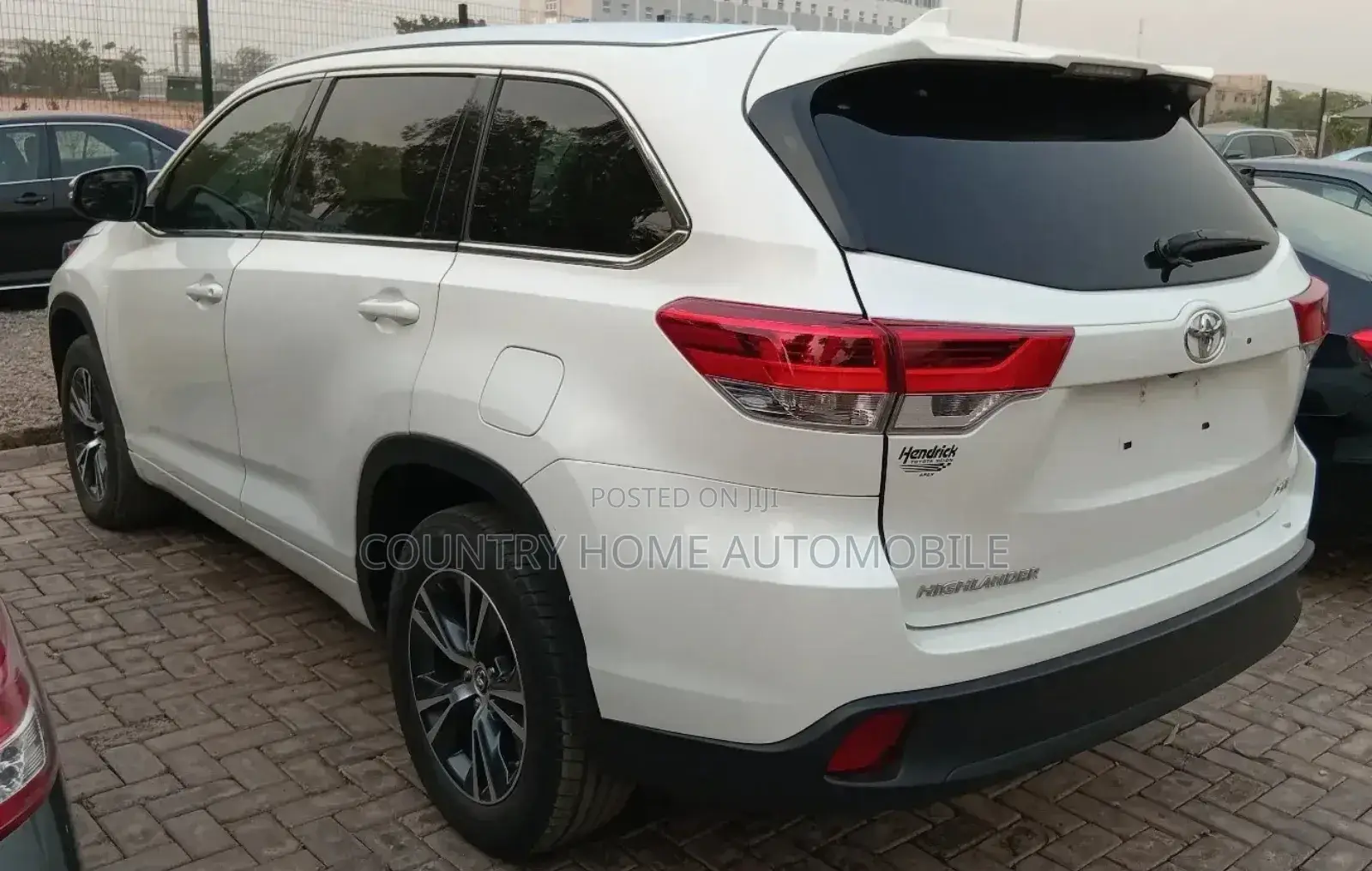 Toyota Highlander XLE V6 4x4 (3.5L 6cyl 6A) 2016 Off white