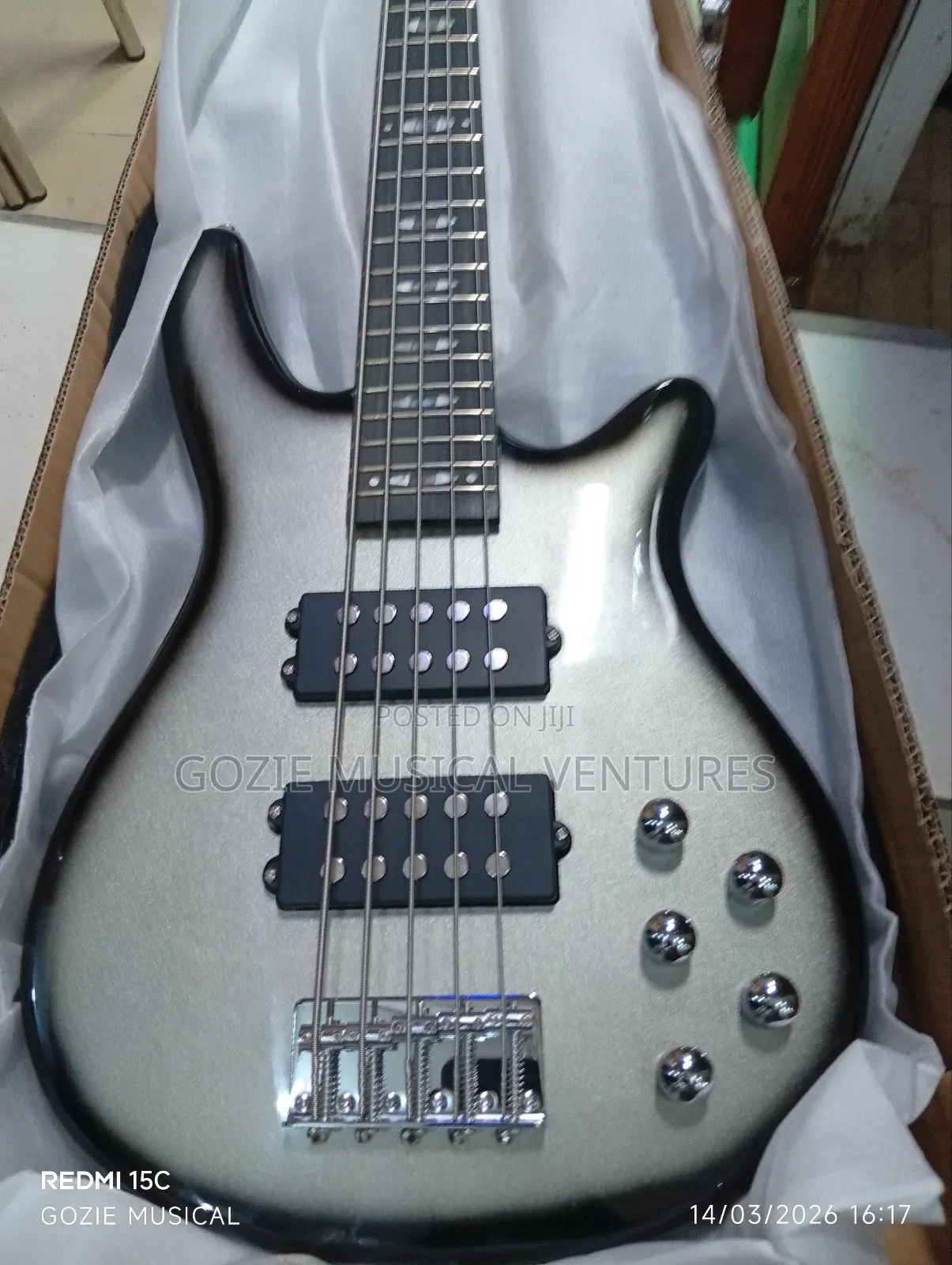 Five Strings Bass Guitar With Amazing Sound 