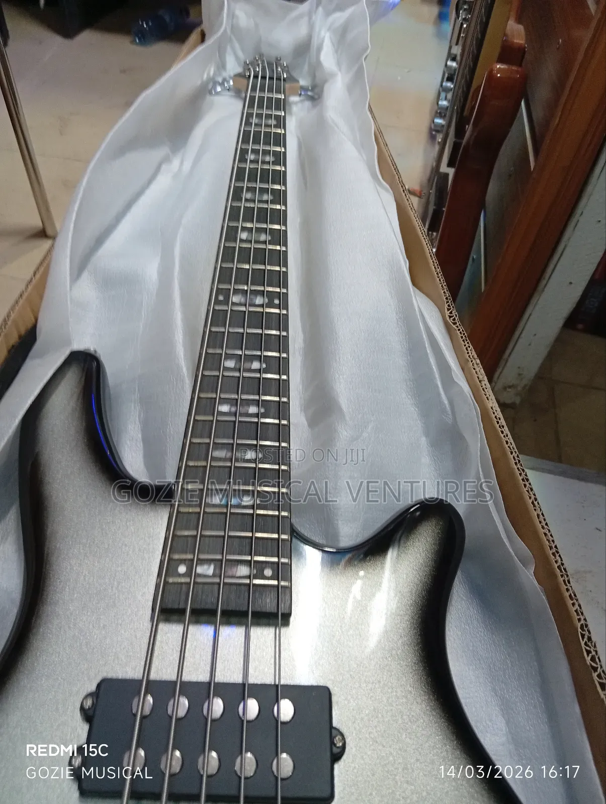 Five Strings Bass Guitar With Amazing Sound 