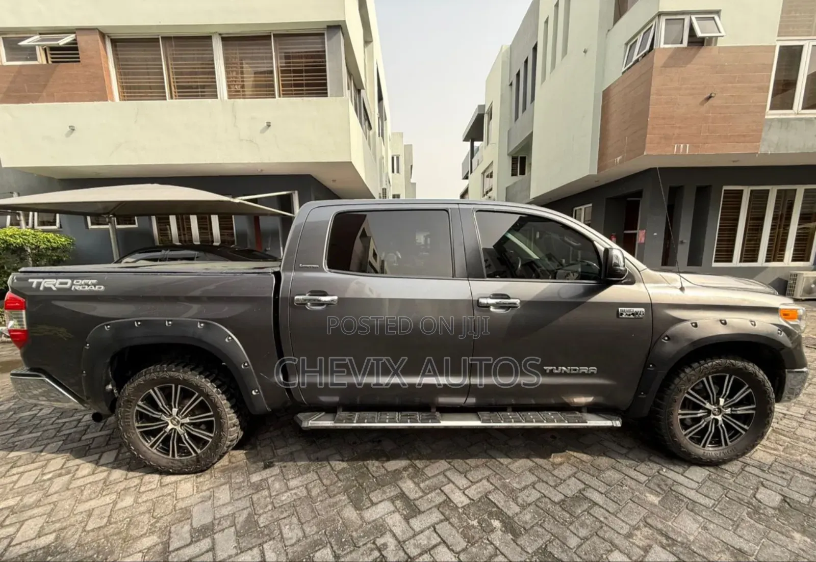 Toyota Tundra Limited 5.7L V8 4x4 Double Cab 6.6 ft. box 145.7 in. WB