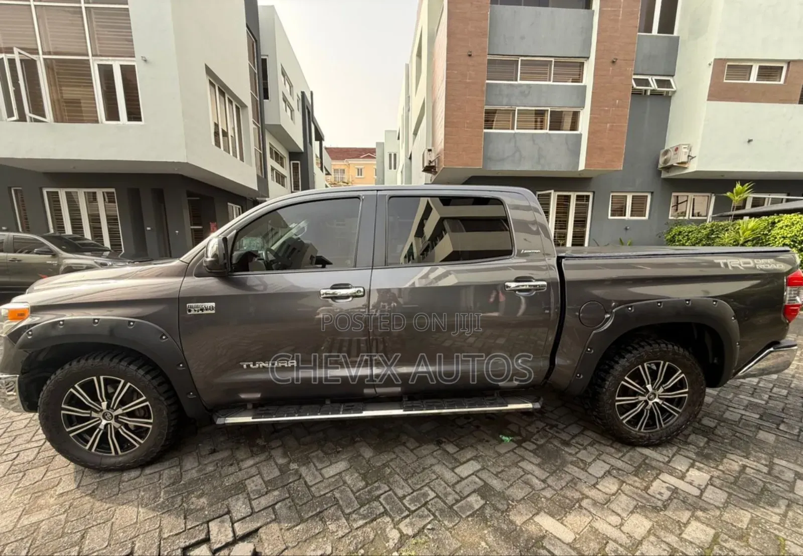 Toyota Tundra Limited 5.7L V8 4x4 Double Cab 6.6 ft. box 145.7 in. WB