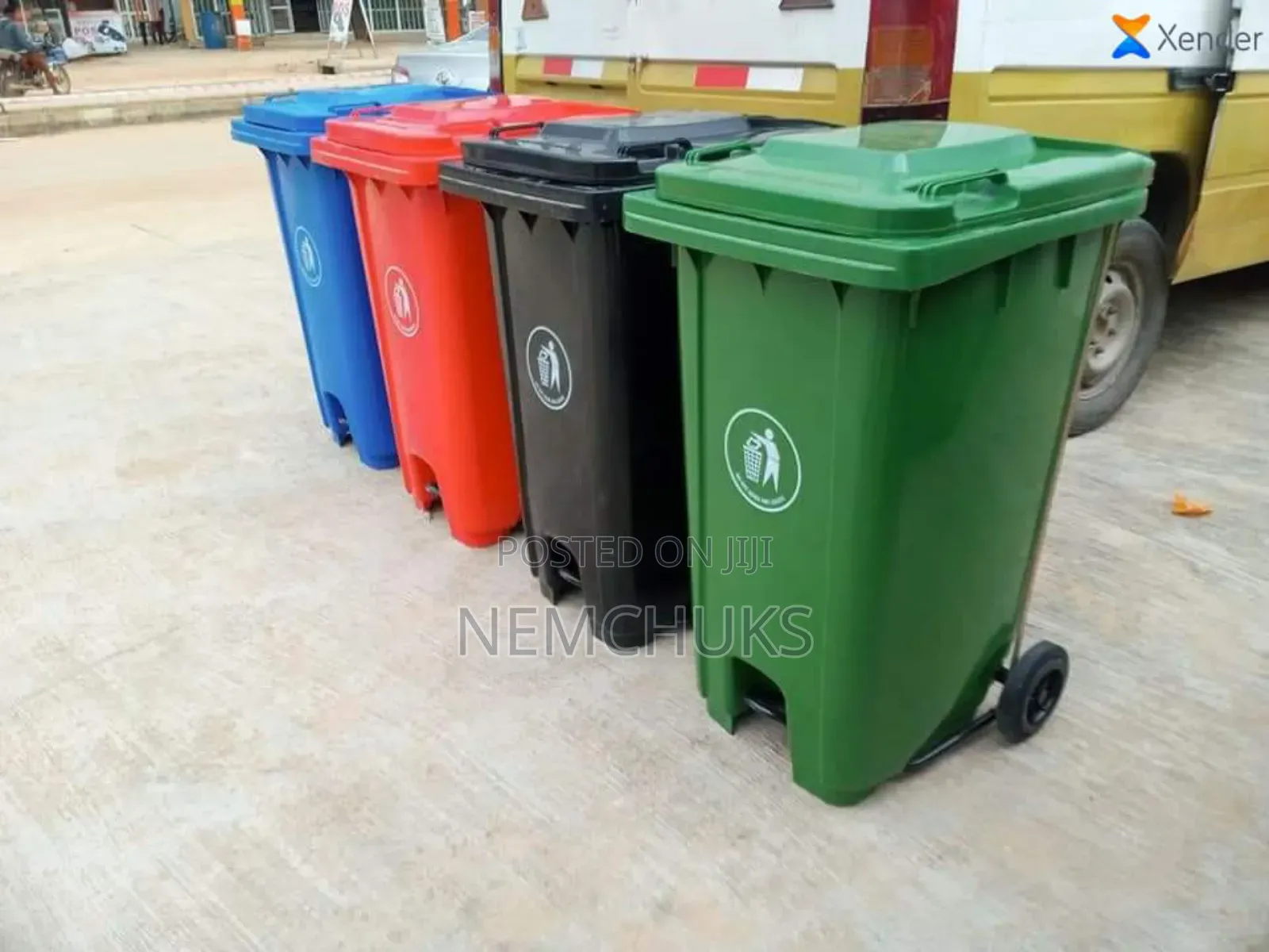 240l Plastic Garbage Bin With Roller