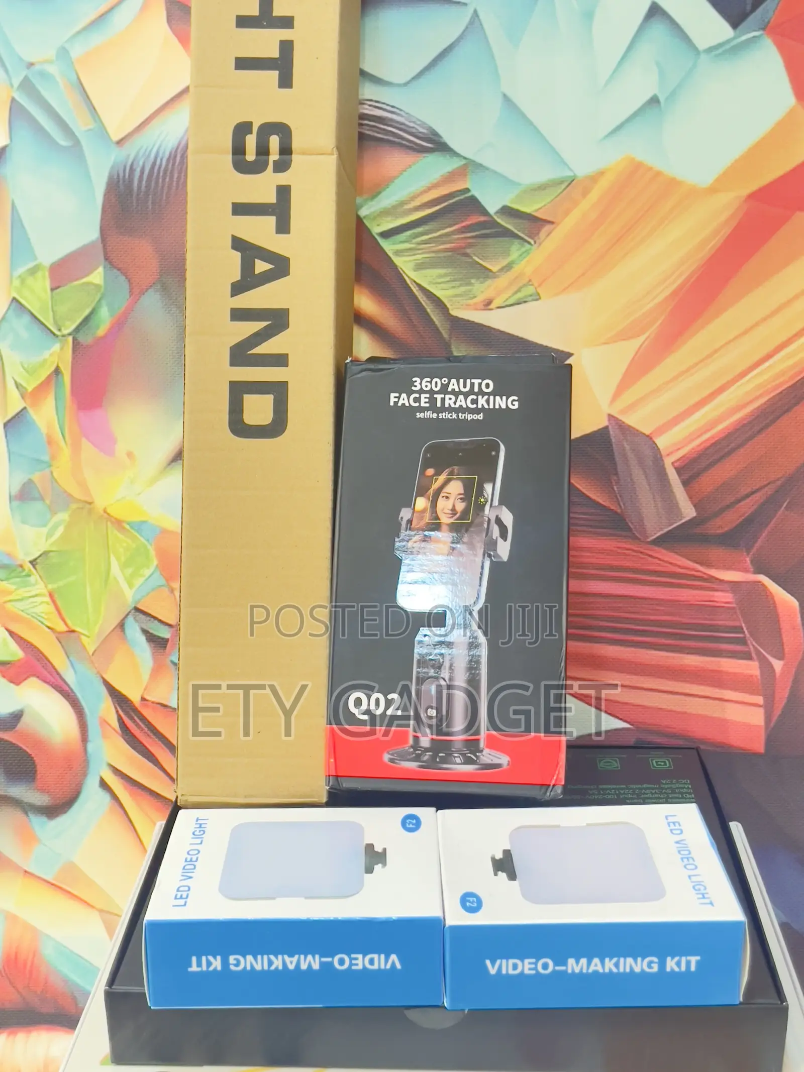 360 Face Tracking Tripod Q02 Comes With a Stand and 2.Video Led Light