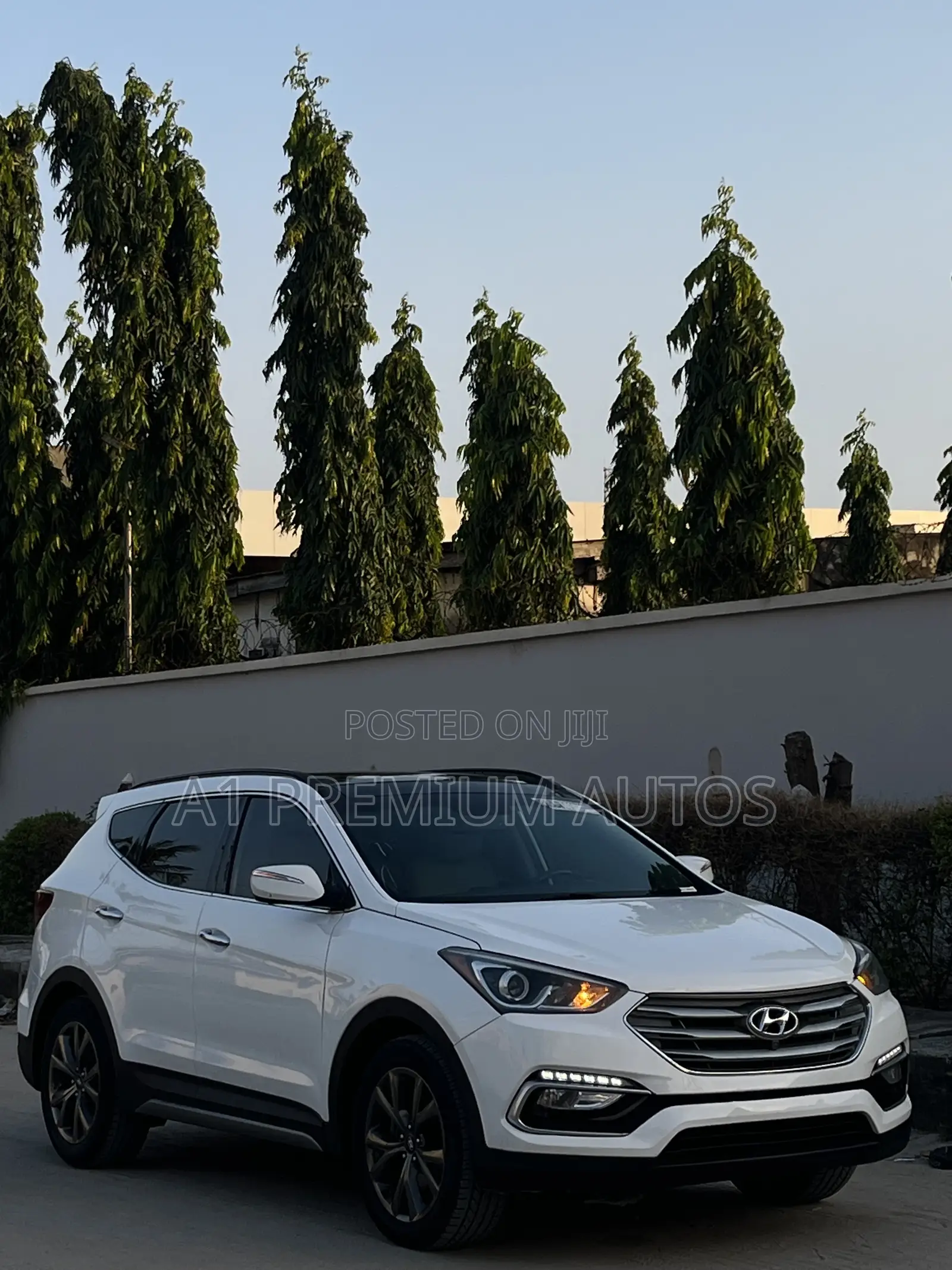 Hyundai Santa Fe SE Ultimate AWD 2018 White