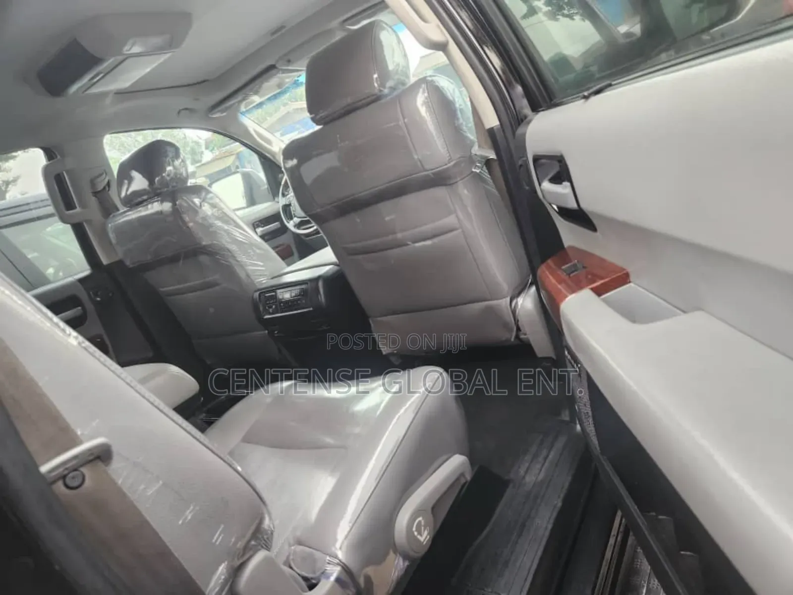 Toyota Sequoia Platinum 4dr SUV 4WD (5.7L 8cyl 6A) 2017 Black