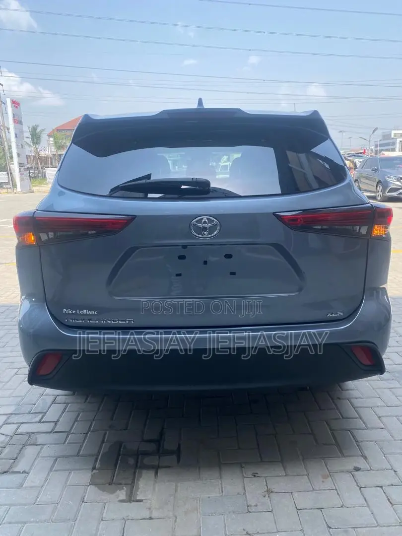 Toyota Highlander XLE 2021 Black