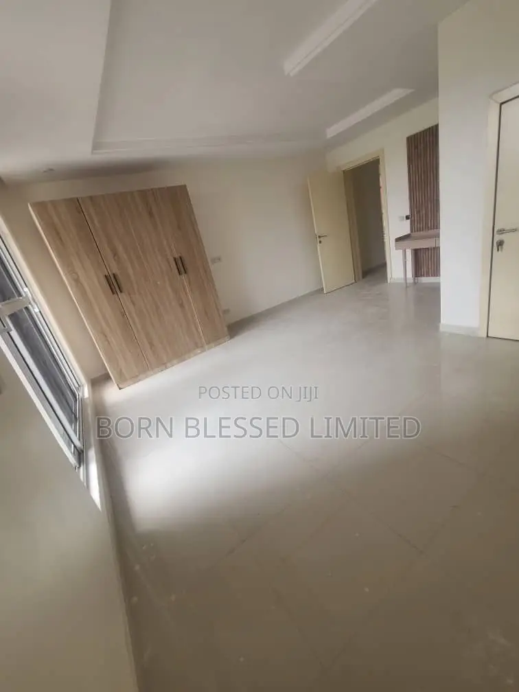 3bdrm Block of Flats in Palace Road, Victoria Island Extension for rent