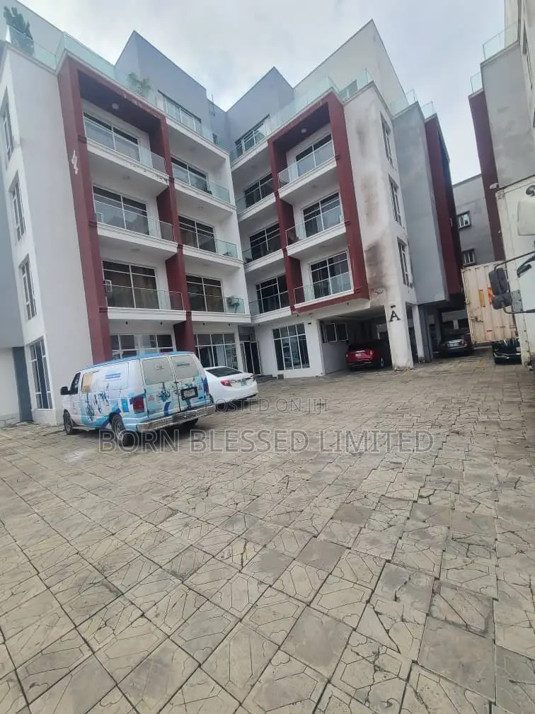 3bdrm Block of Flats in Palace Road, Victoria Island Extension for rent