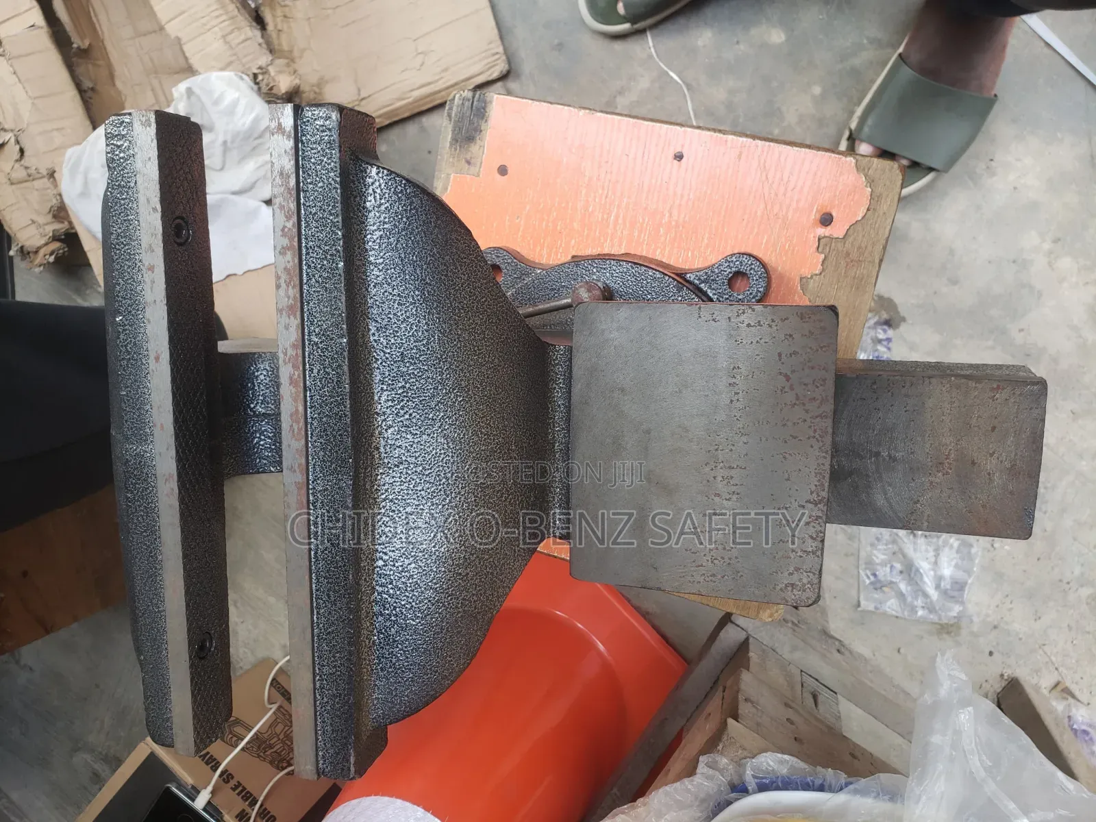 12" Heavy Duty Bench Vise