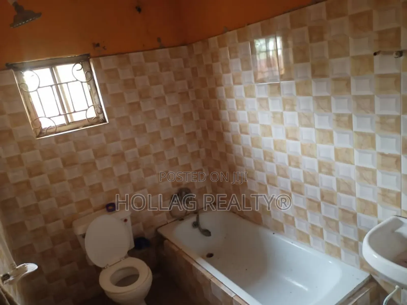 4bdrm Bungalow in Teachers Estate, Obafemi-Owode for sale