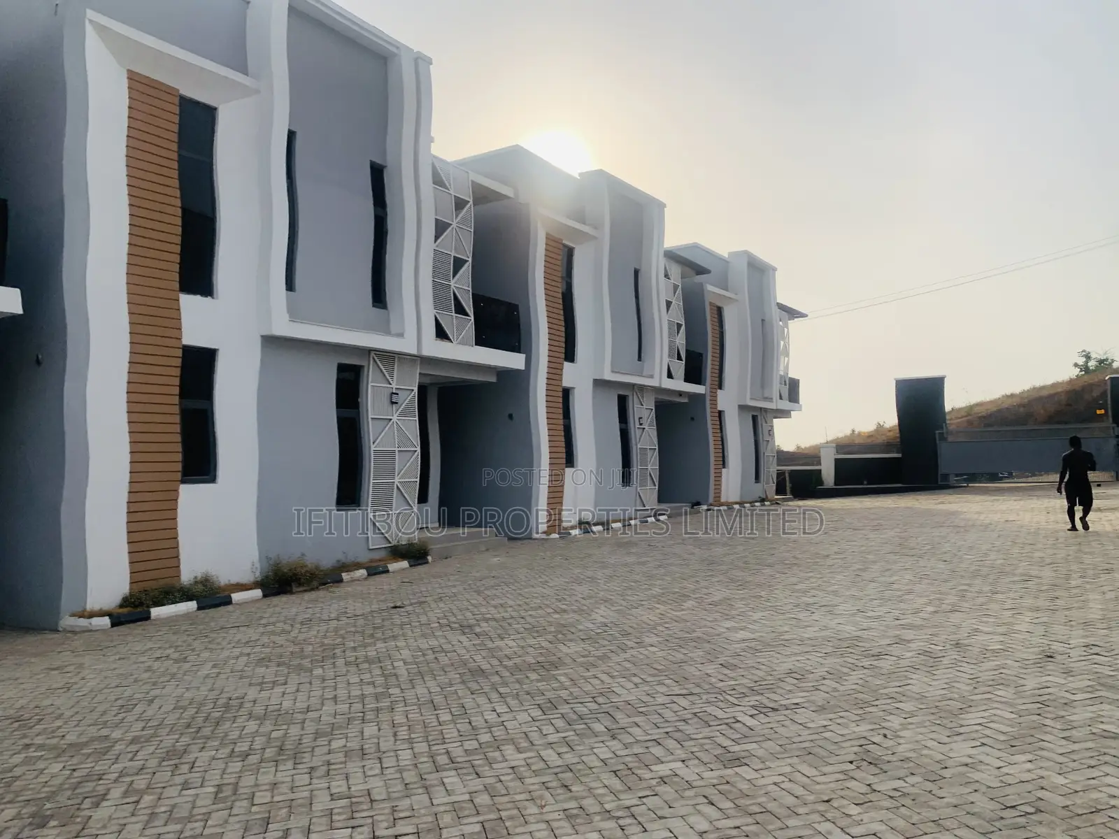 4bdrm Duplex in Hillside Estate for rent