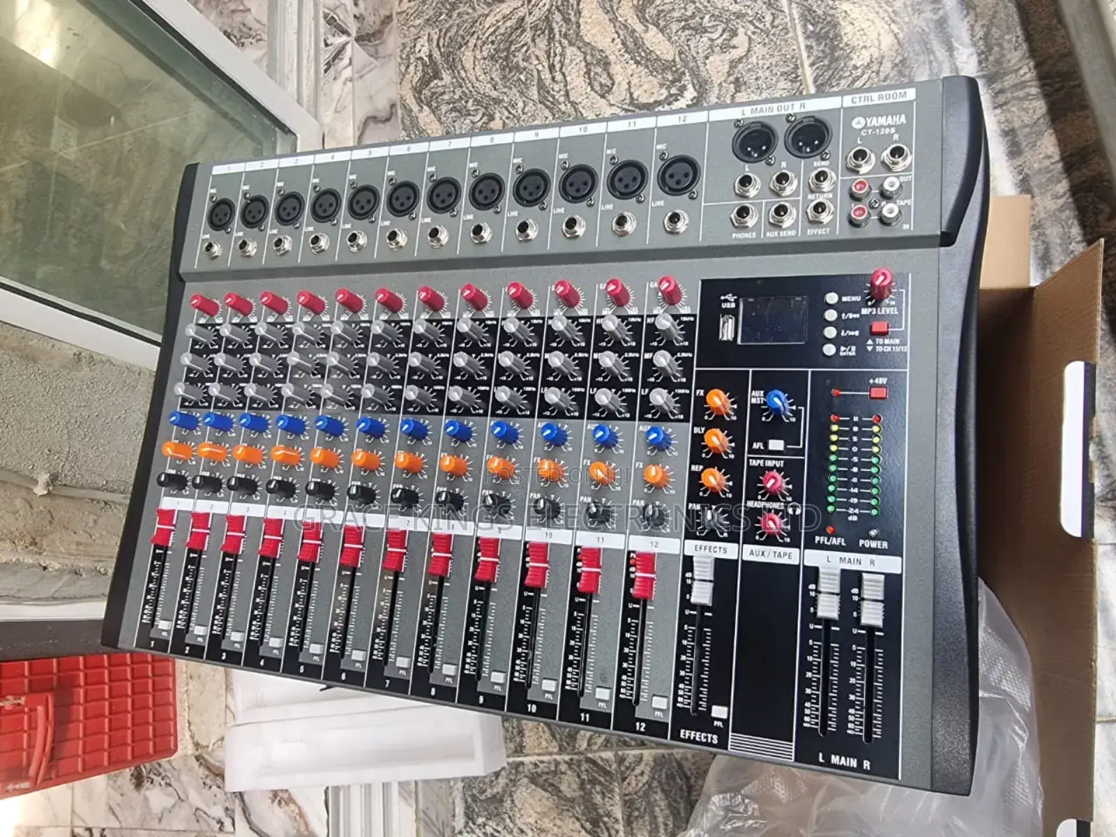 Yamaha 12 Channels Audio Mixer