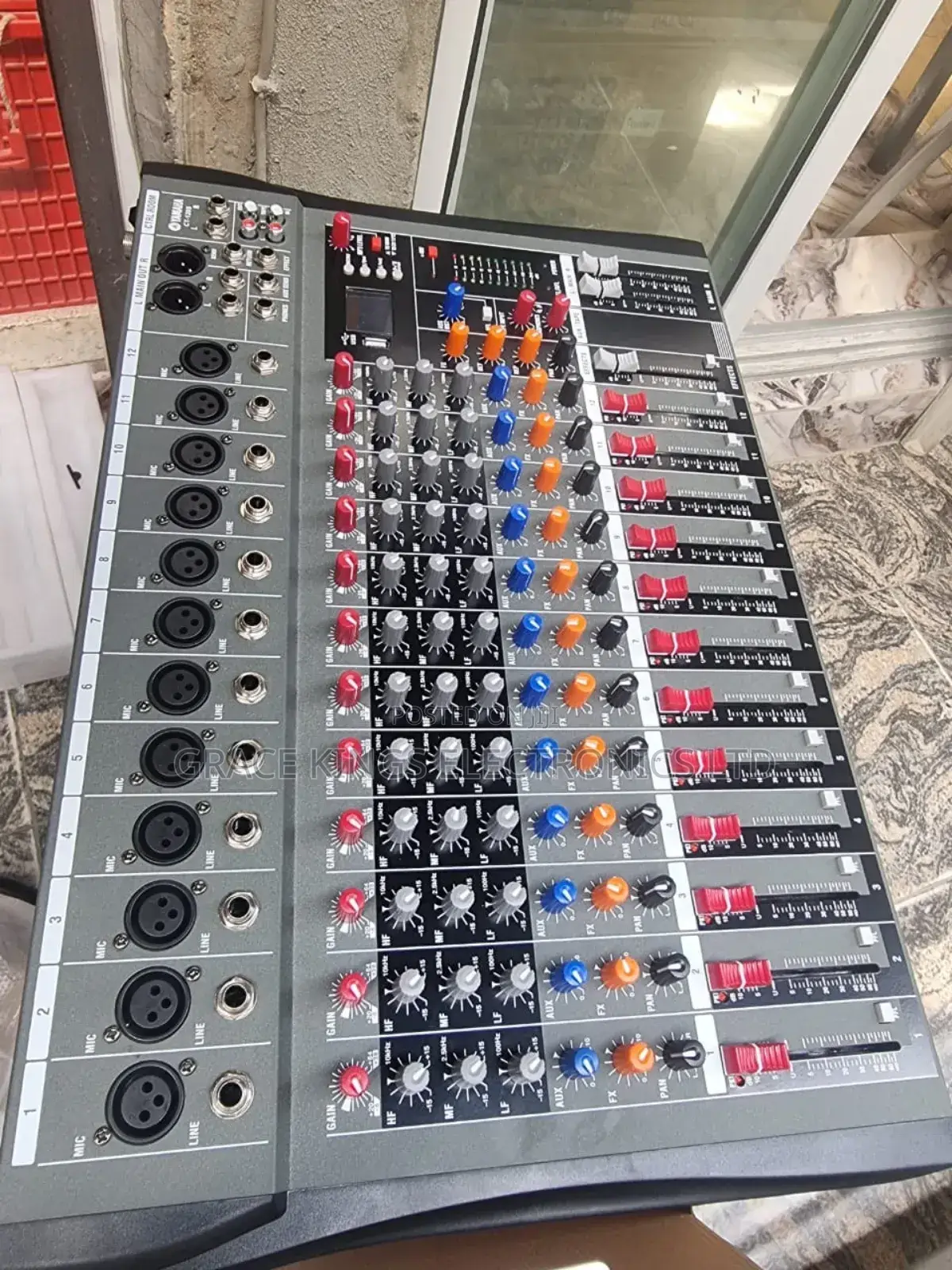 Yamaha 12 Channels Audio Mixer