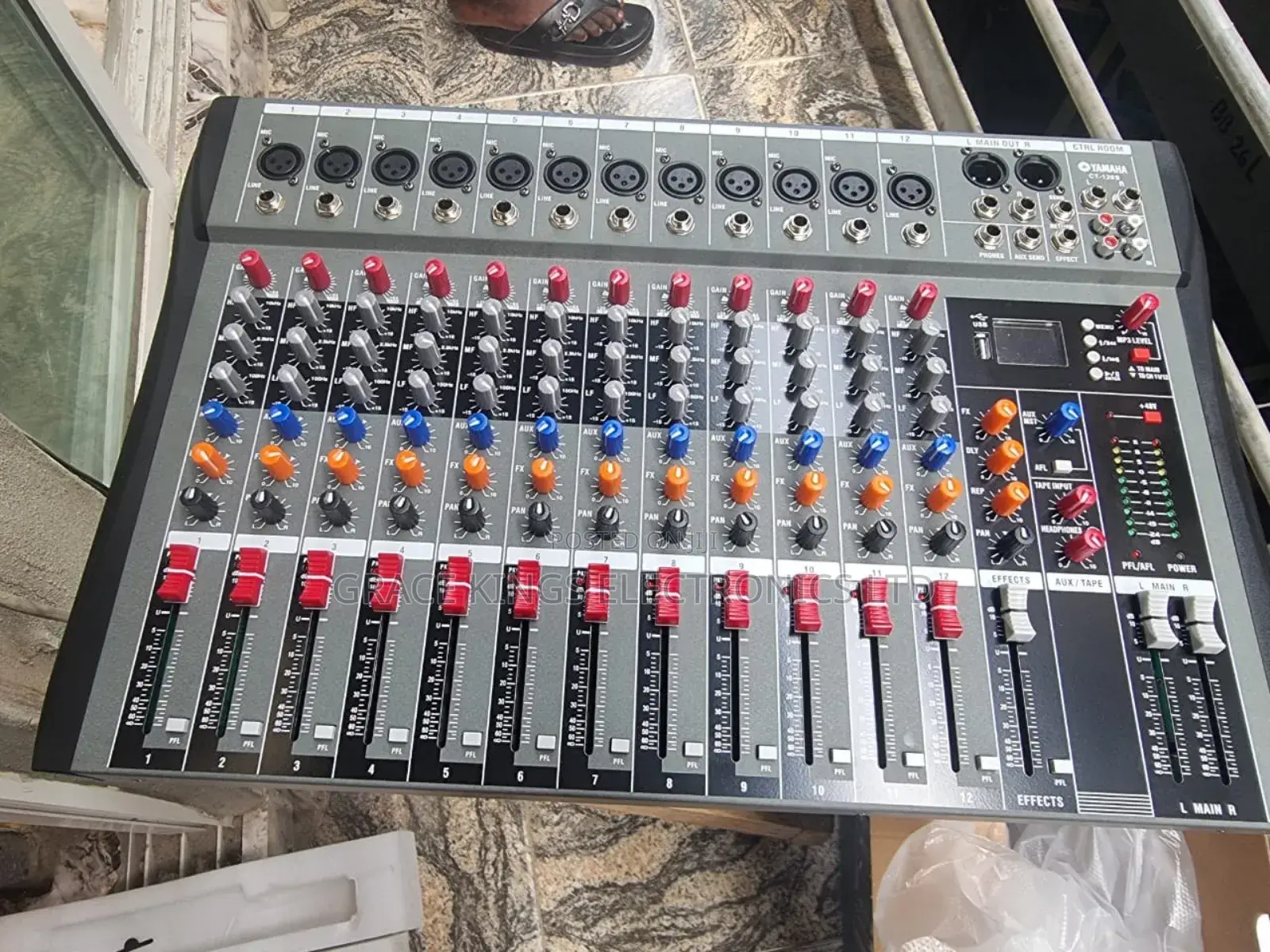 Yamaha 12 Channels Audio Mixer