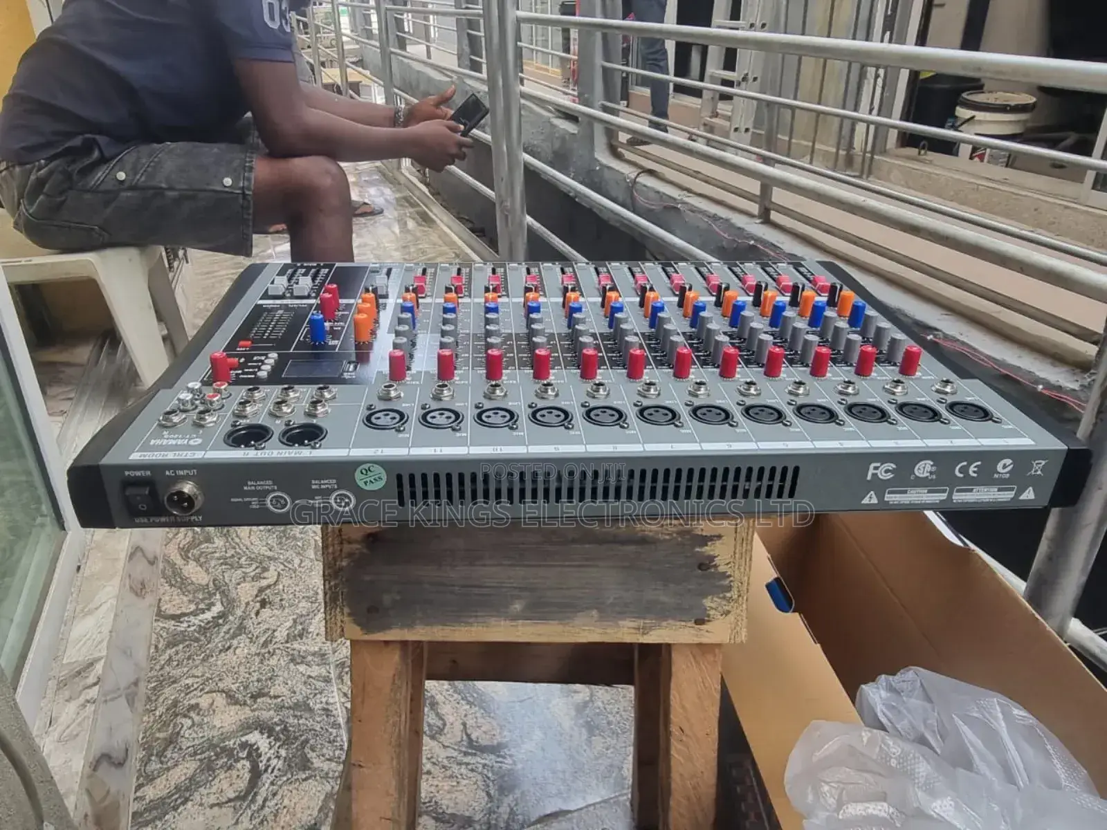 Yamaha 12 Channels Audio Mixer