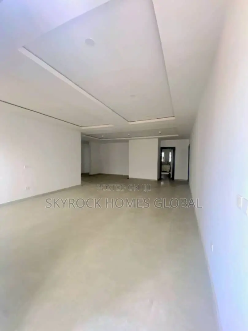 4bdrm Apartment in Lekki Phase 1 for rent