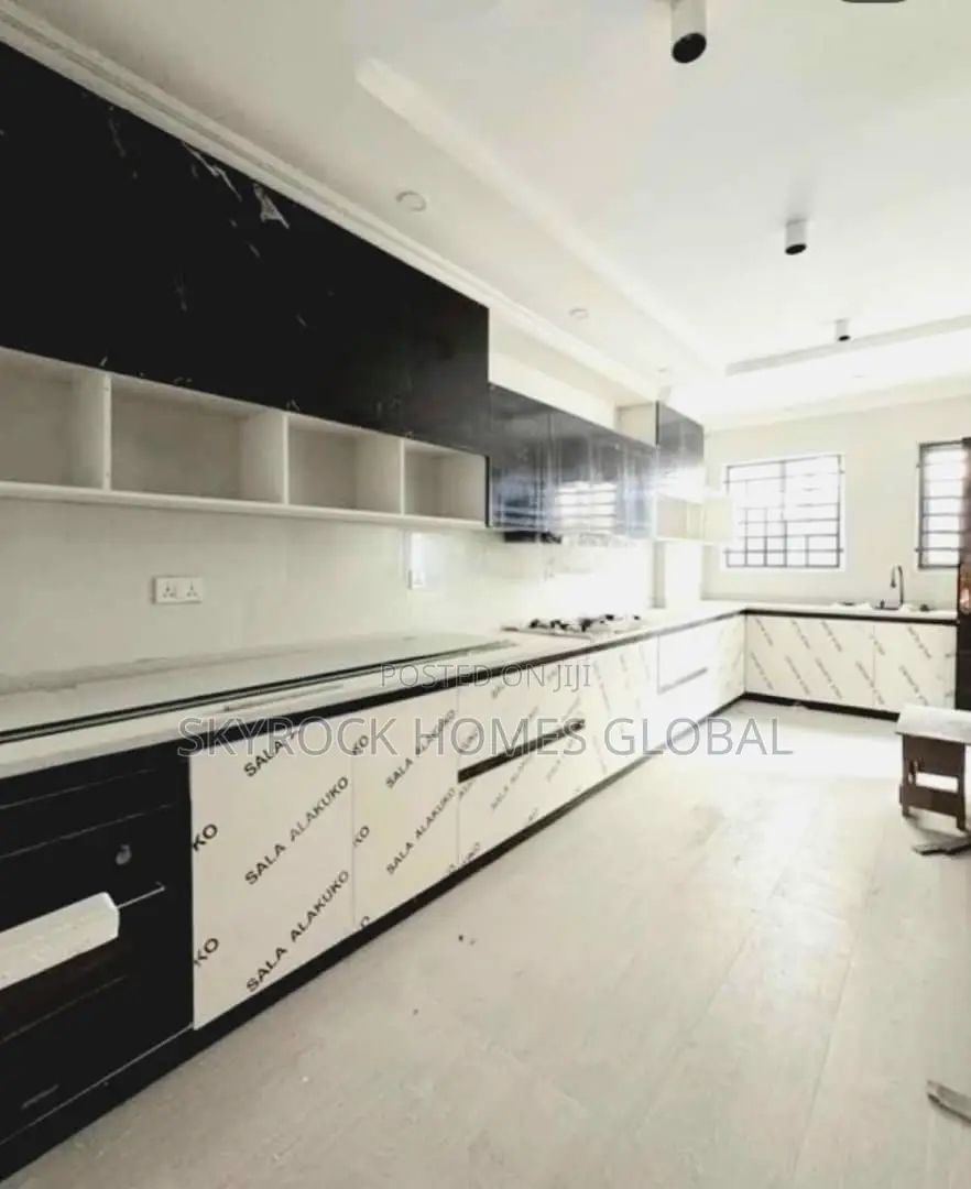 4bdrm Apartment in Lekki Phase 1 for rent